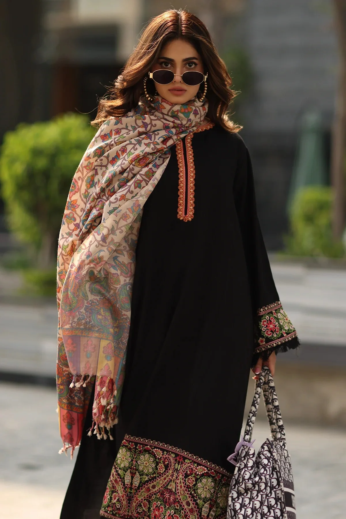 3-pc embroidered set - Image 5