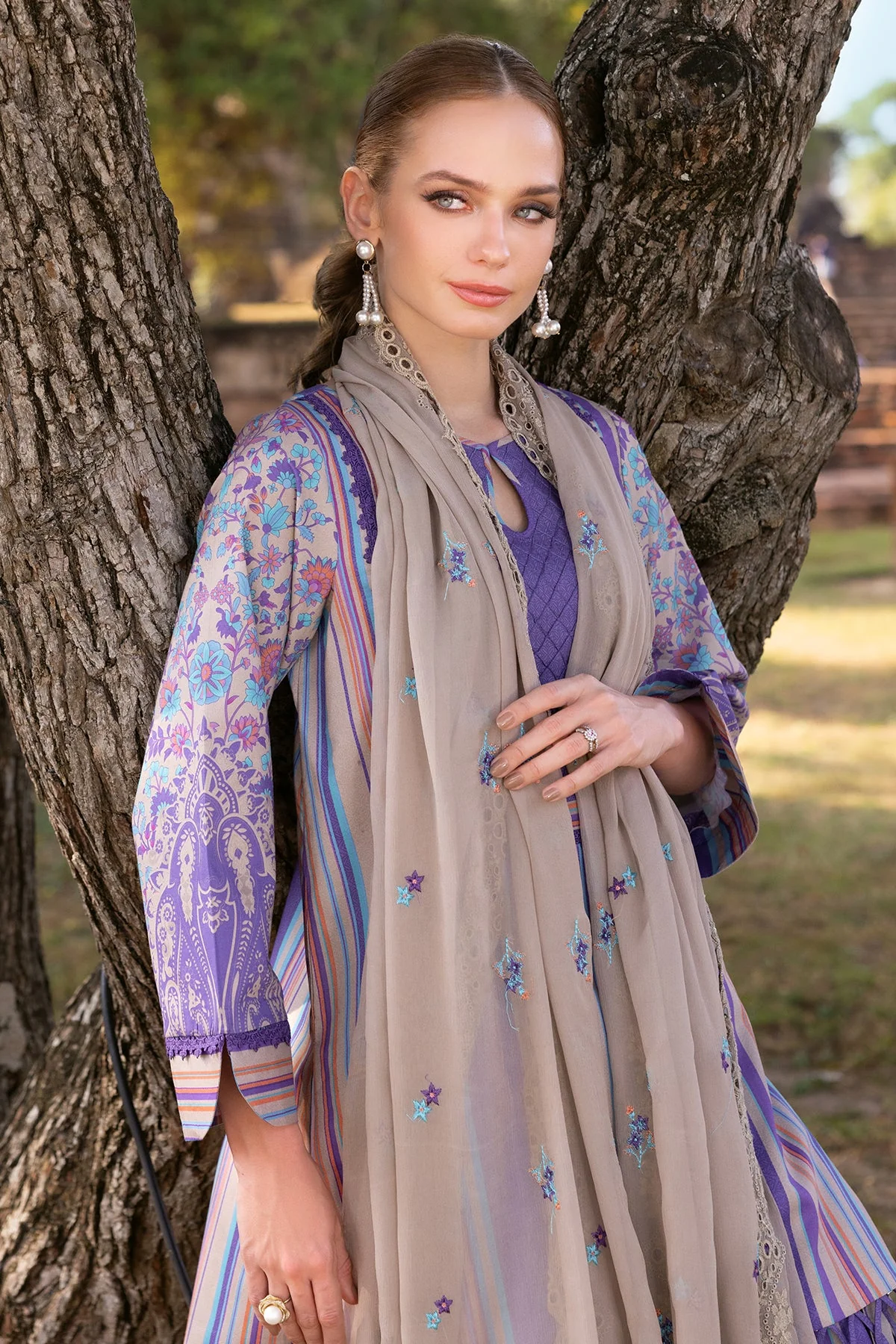 3-PC Unstitched Lawn Collection - Image 4