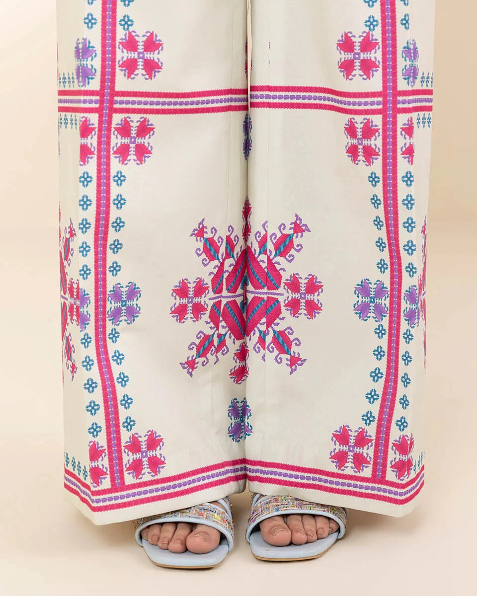 3 Piece - Embroidered Lawn Suit - Image 5