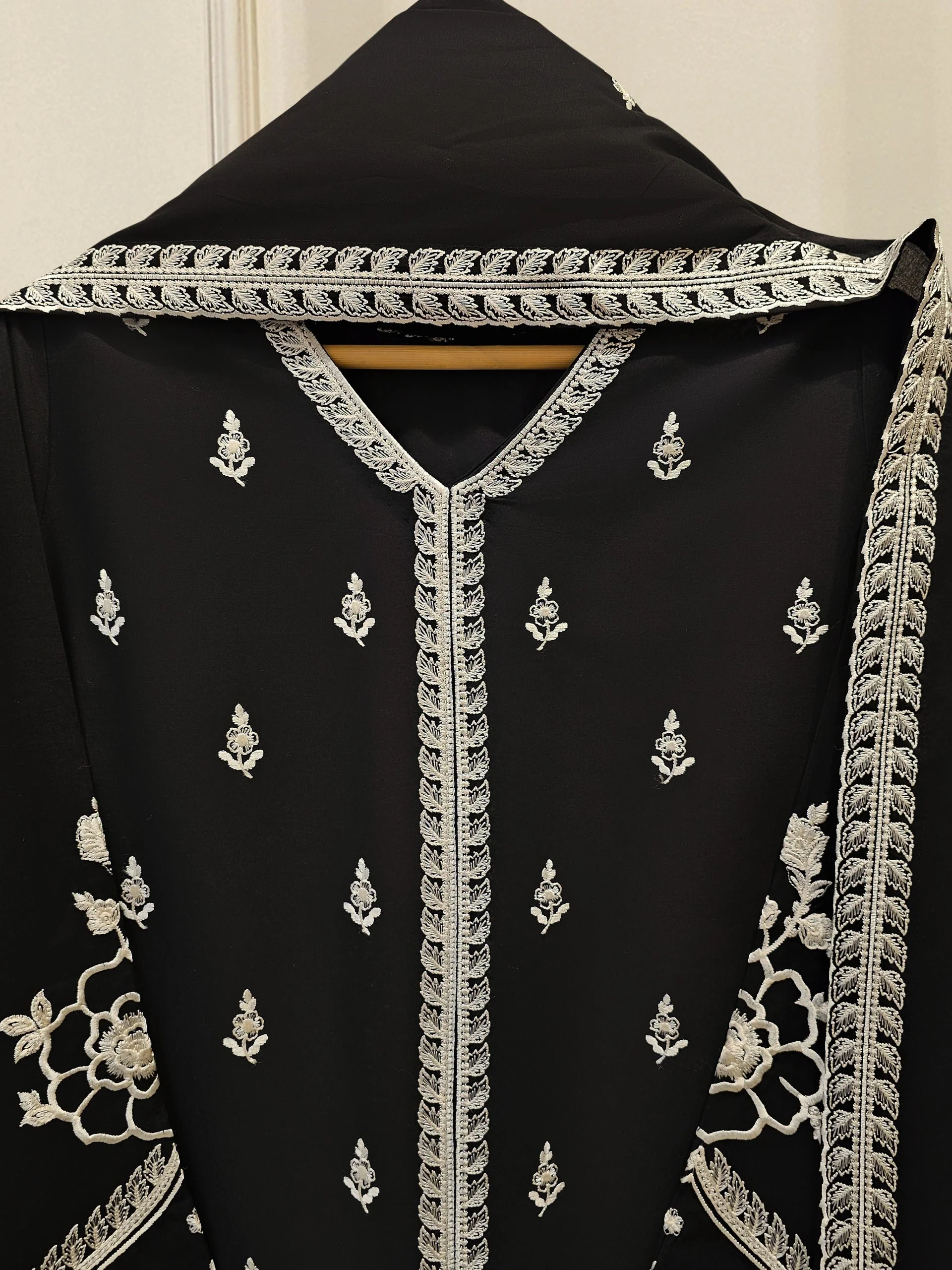 3 Piece - Embroidered Lawn Suit - Image 3