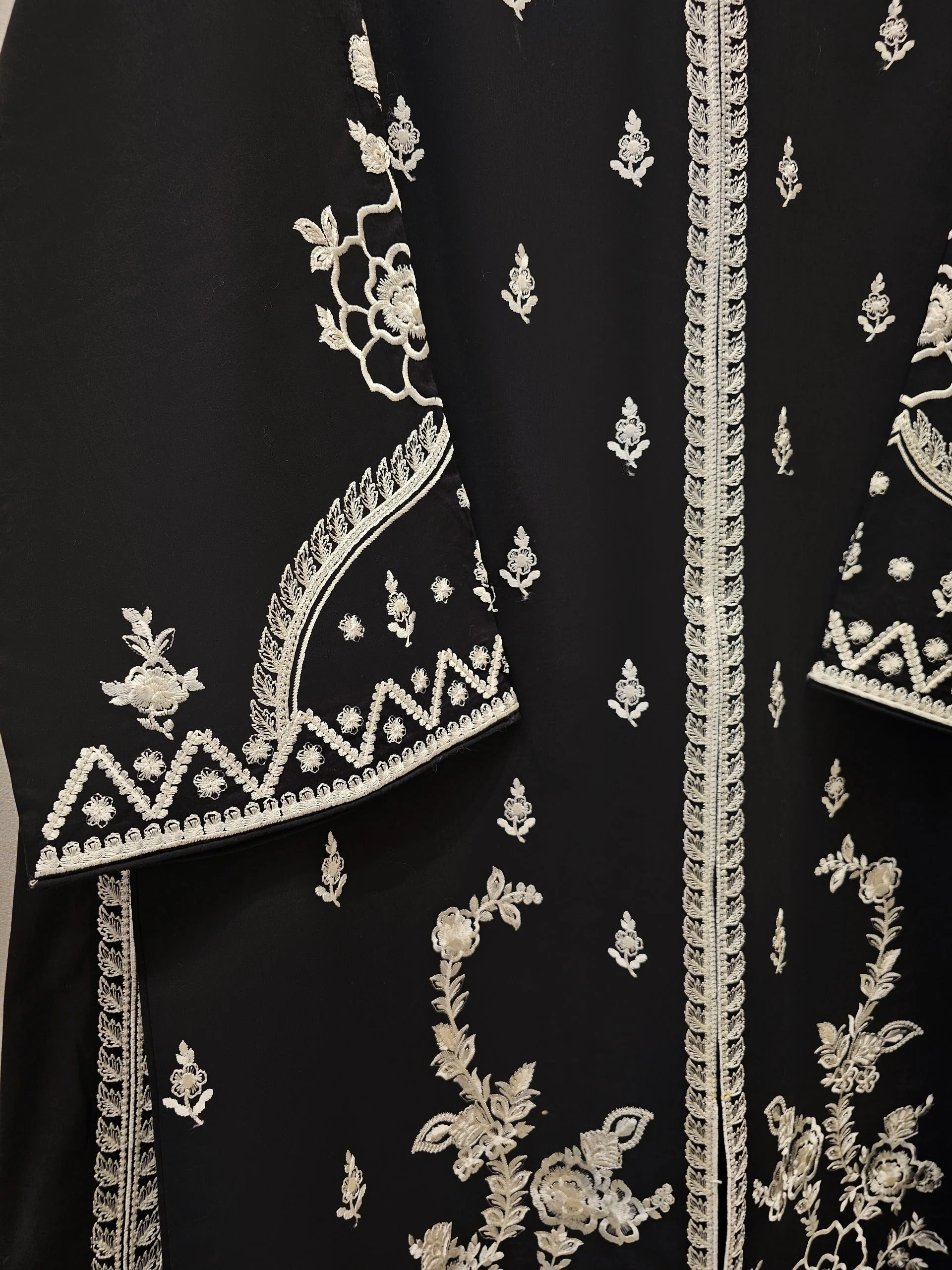 3 Piece - Embroidered Lawn Suit - Image 5