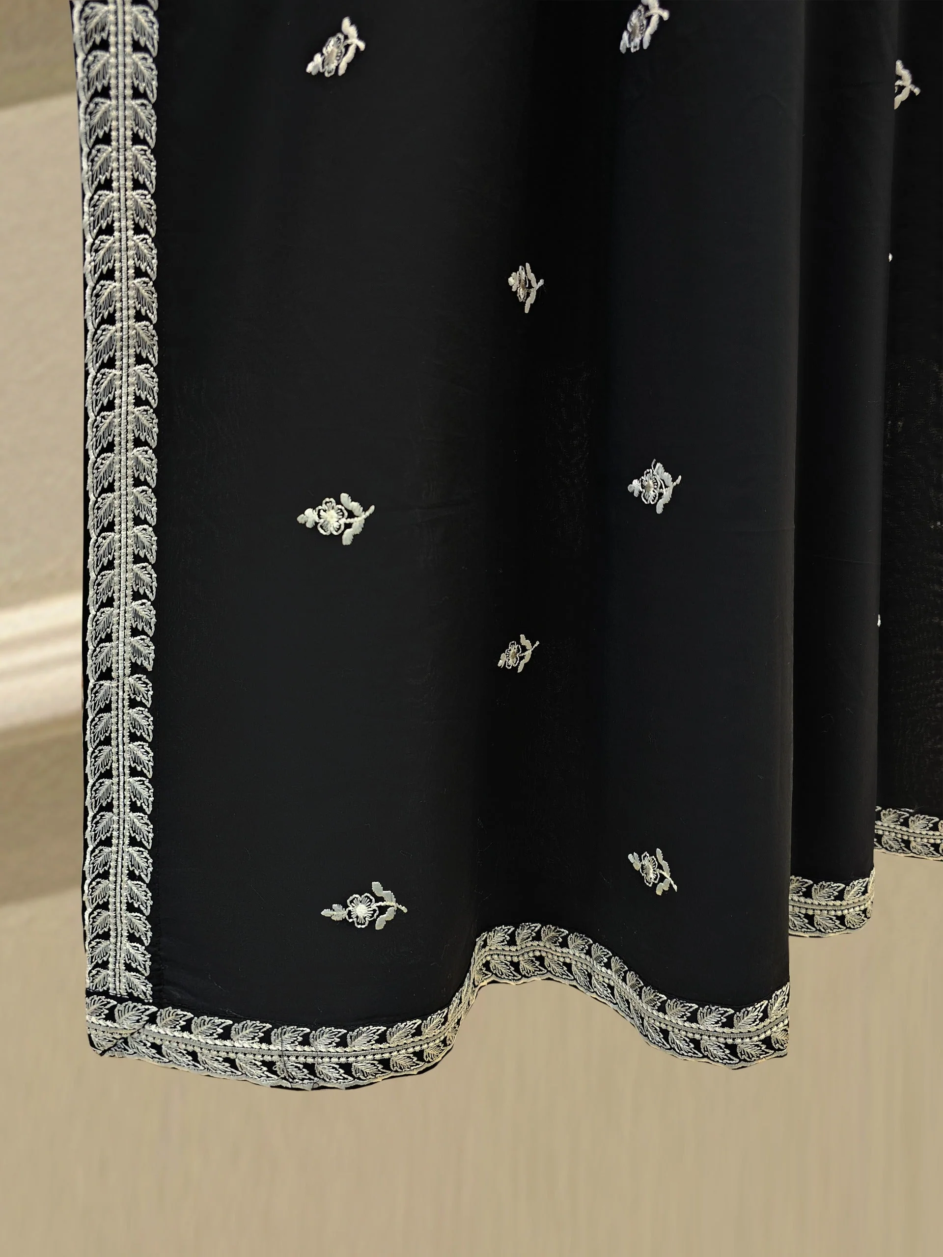 3 Piece - Embroidered Lawn Suit - Image 6