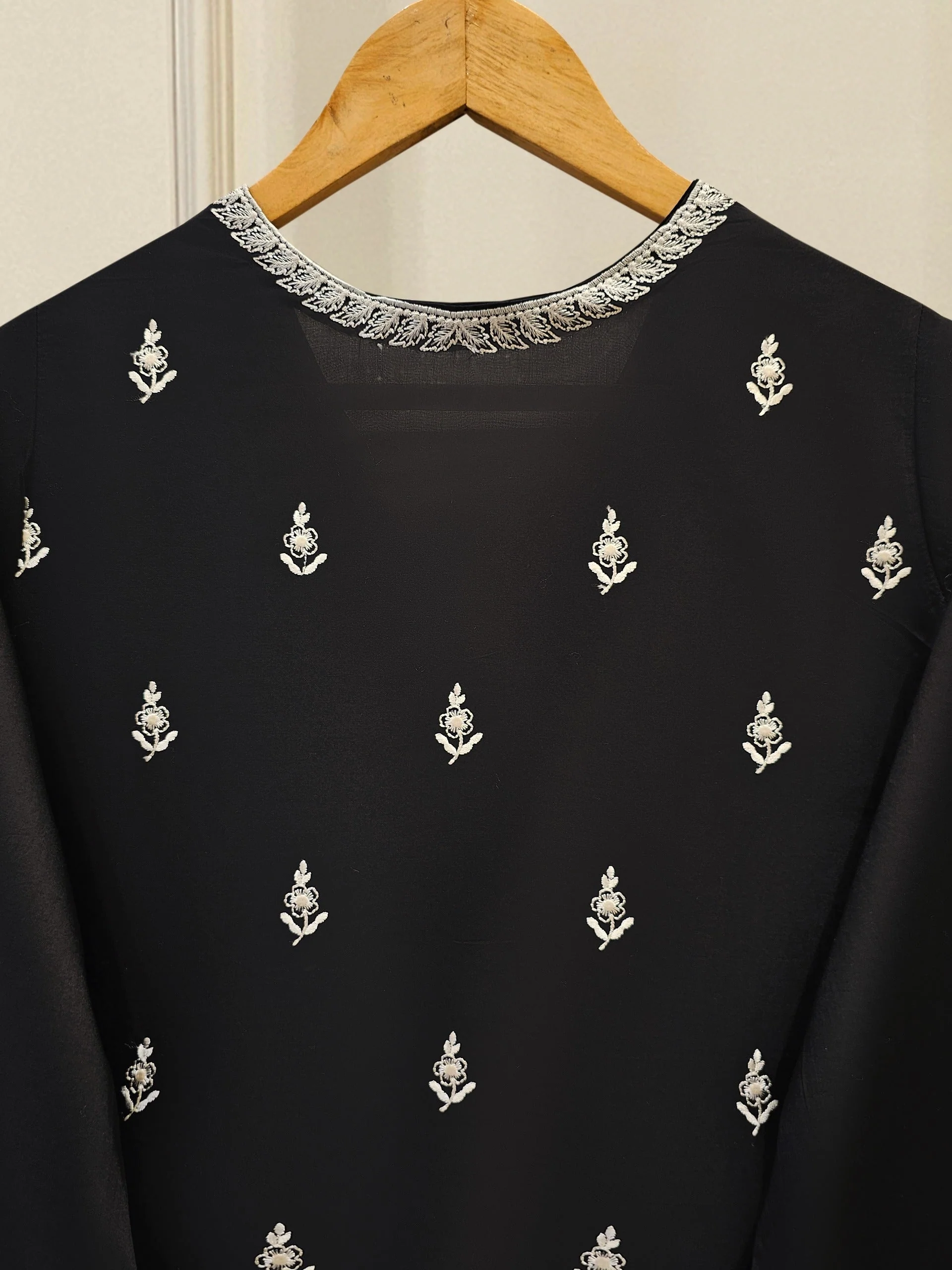 3 Piece - Embroidered Lawn Suit - Image 8