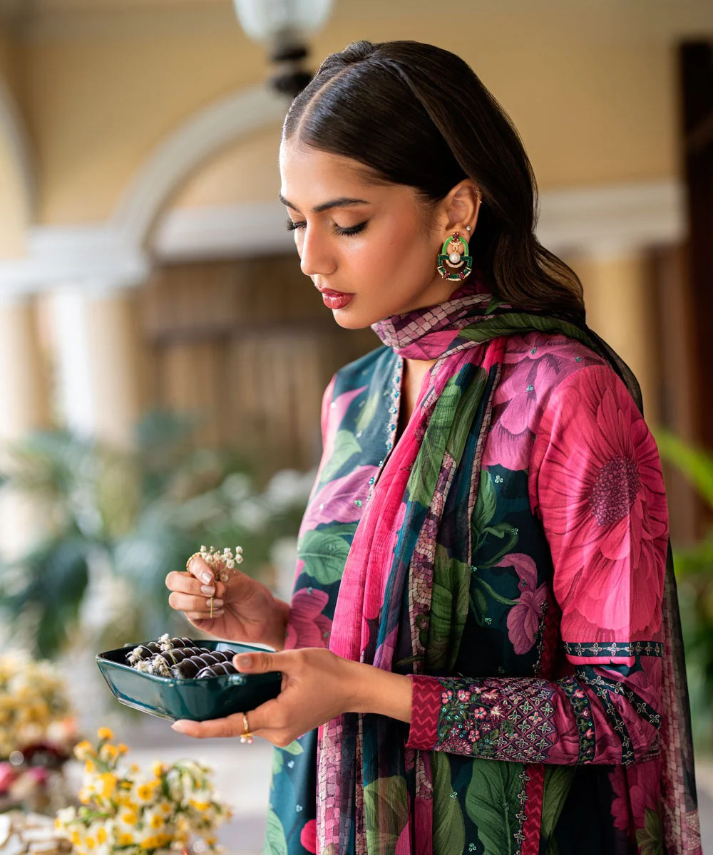 3 PIECE EMBROIDERED LAWN SUIT - Image 4