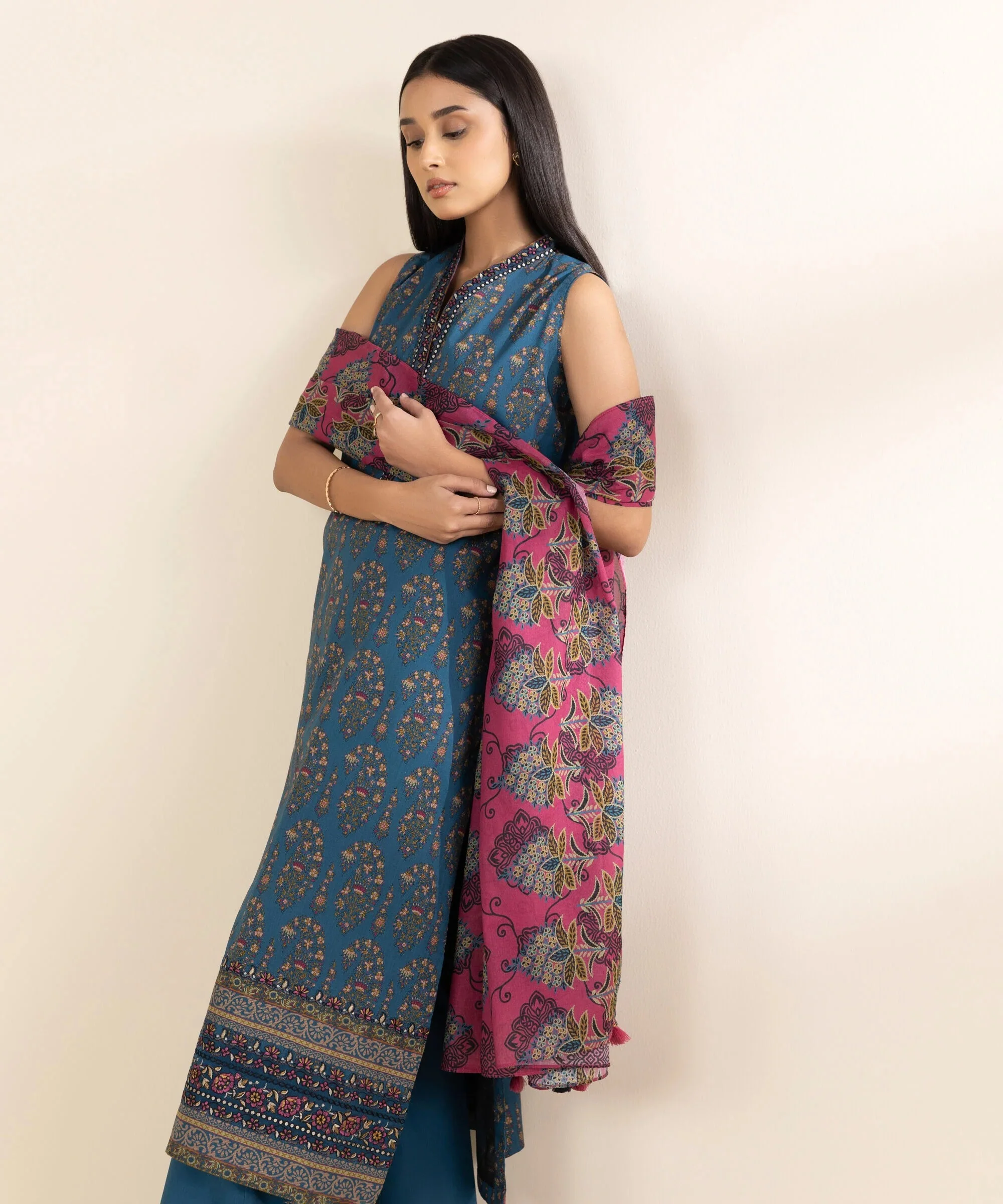 3 Piece - Embroidered Lawn Suit - Image 5