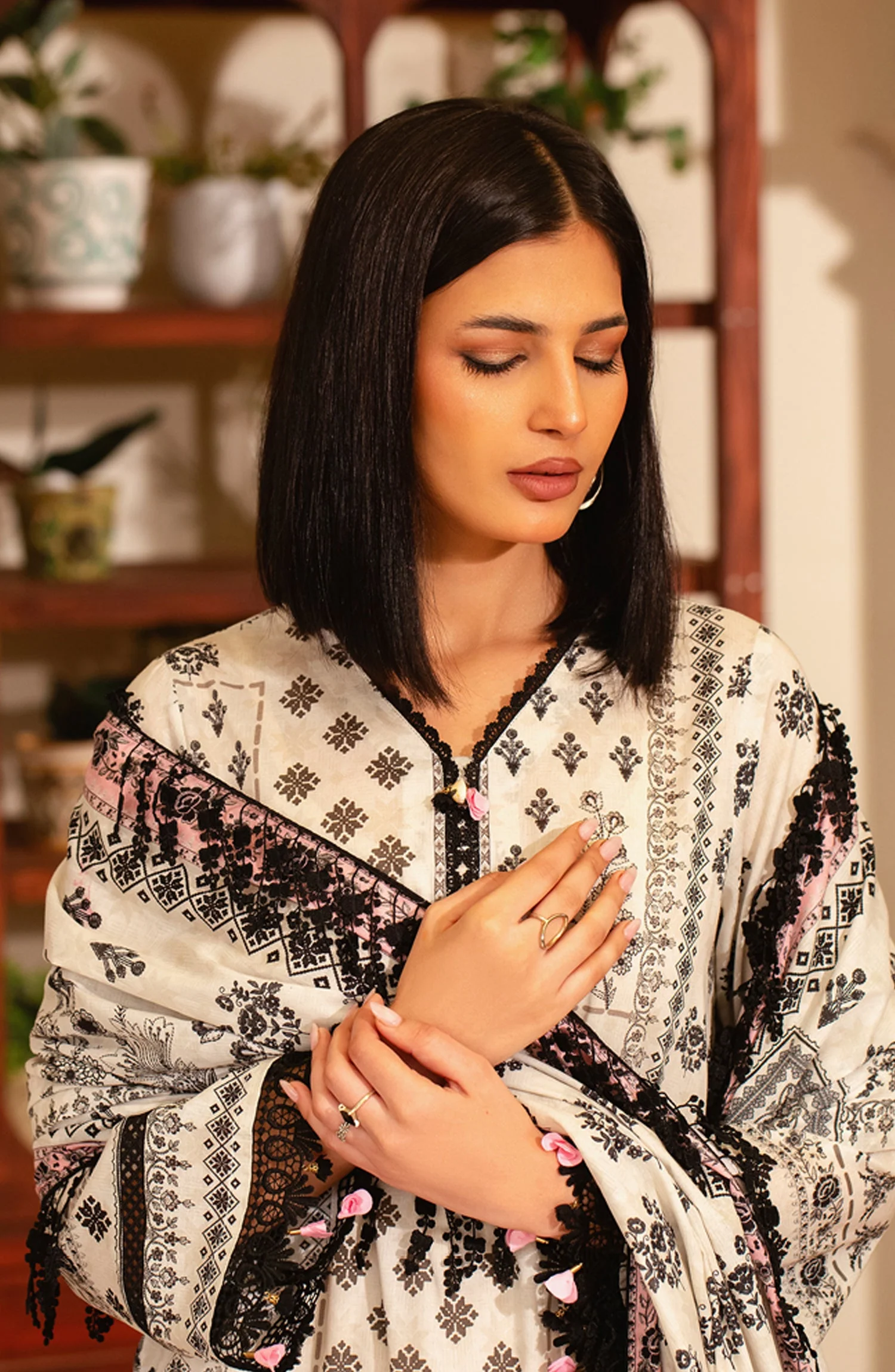 3 PIECE STITCHED LAWN SUIT - Image 4