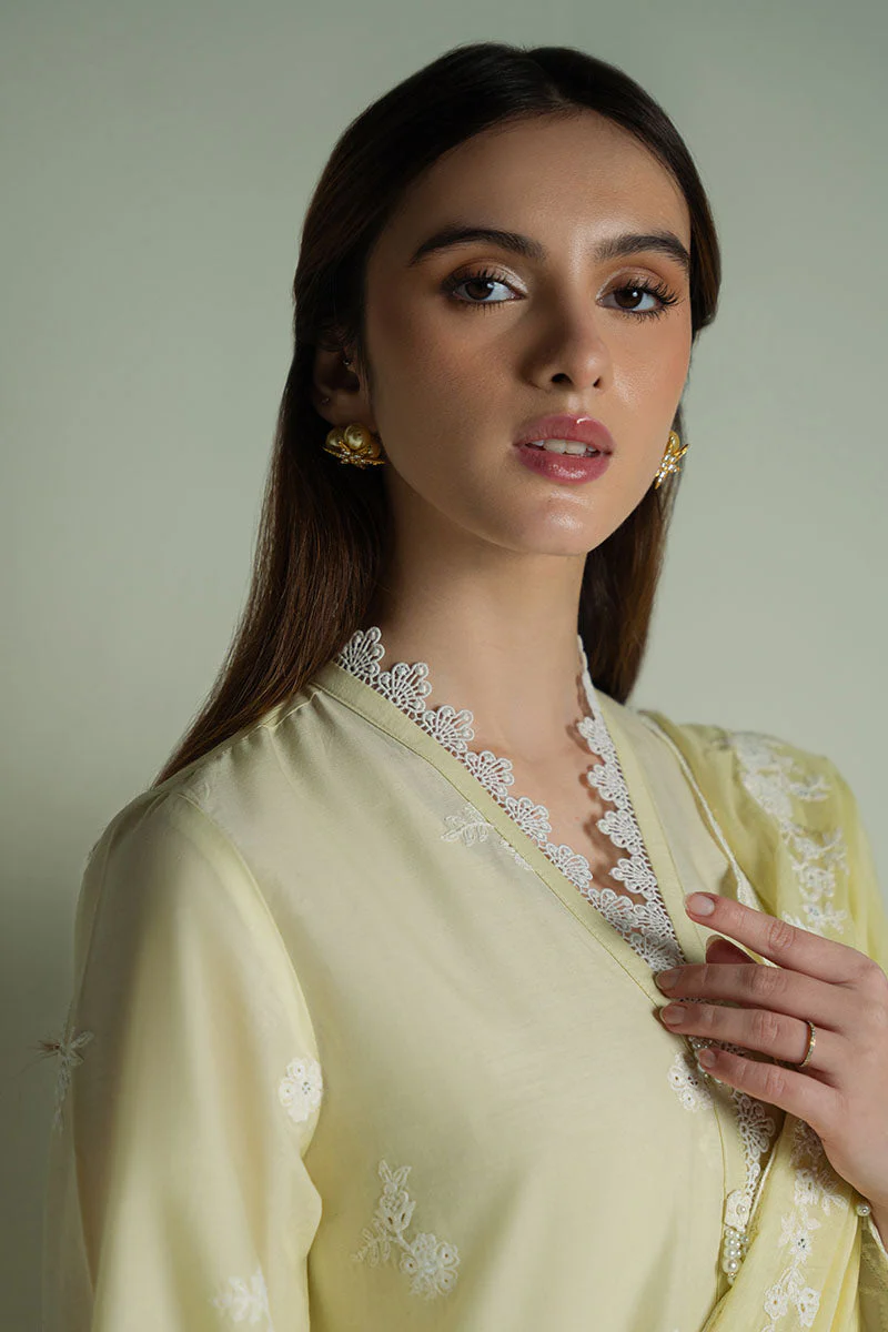 3PC EMBROIDERED LAWN SUIT - Image 4