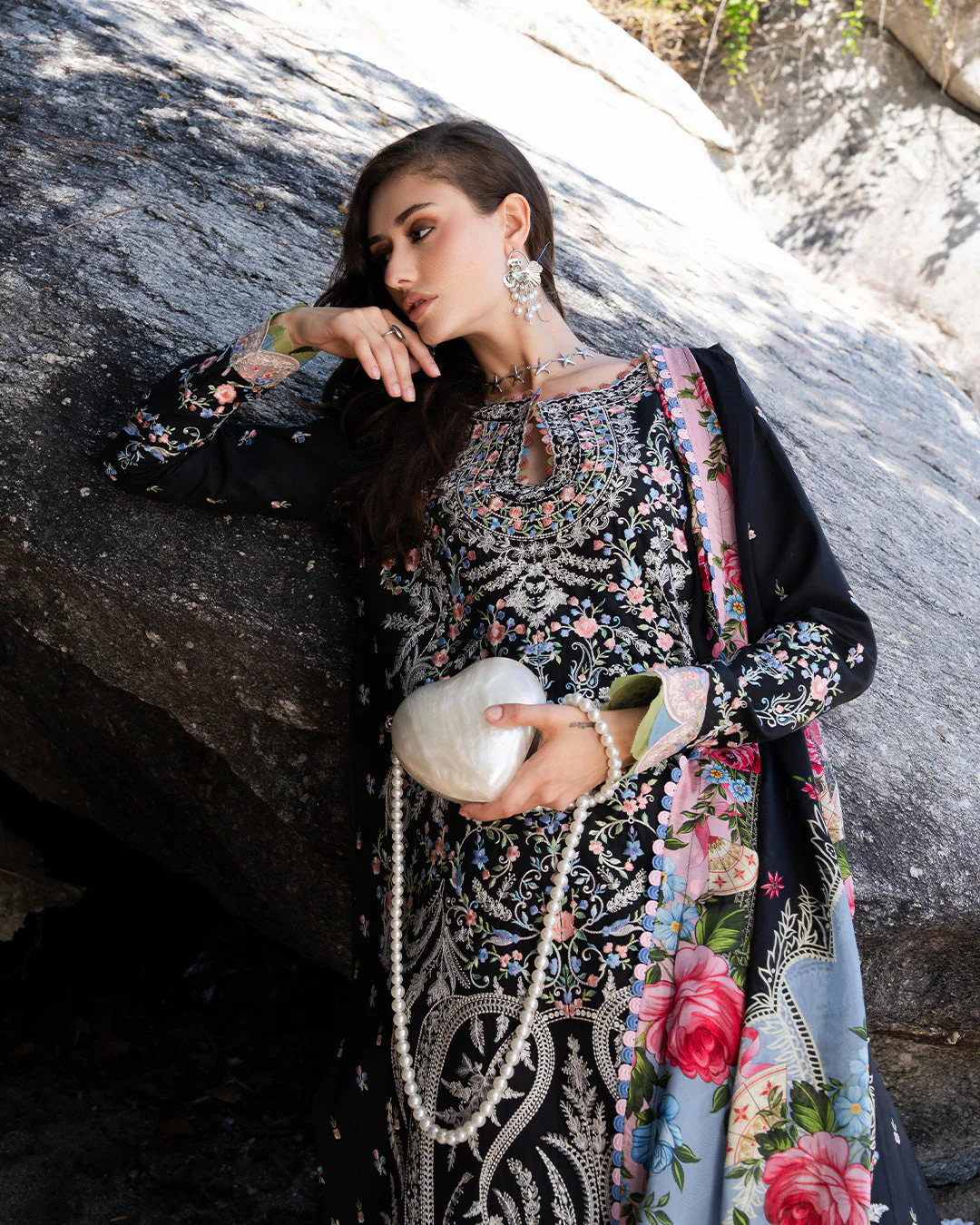 3Pc Lawn Embroidered Suit - Image 3