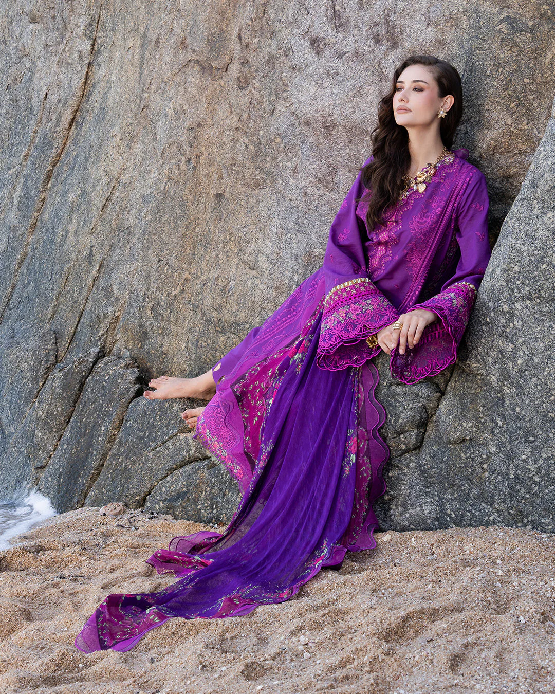 3Pc Lawn Embroidered Suit - Image 9