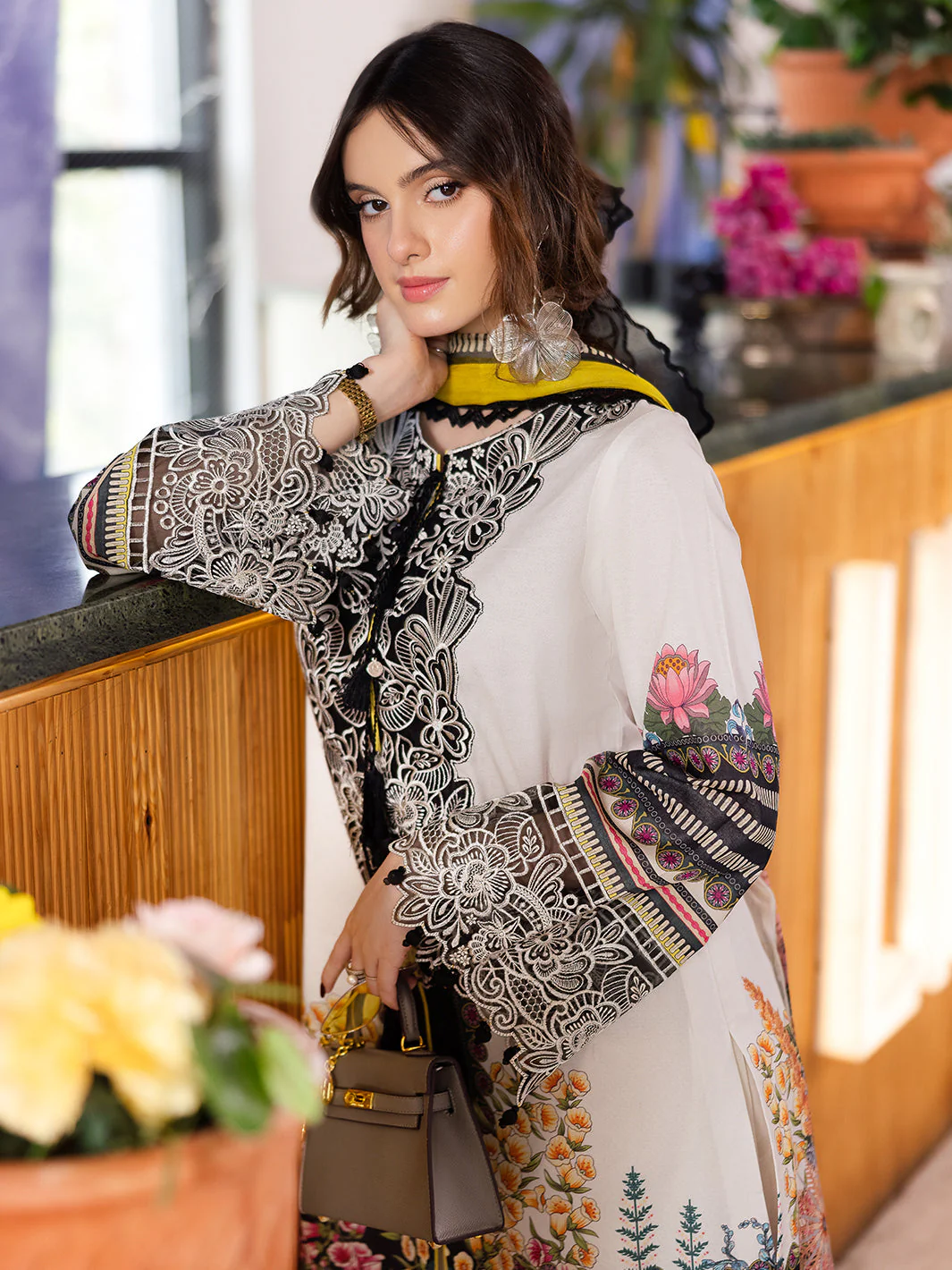 Afterhours Luxury Lawn - Image 3