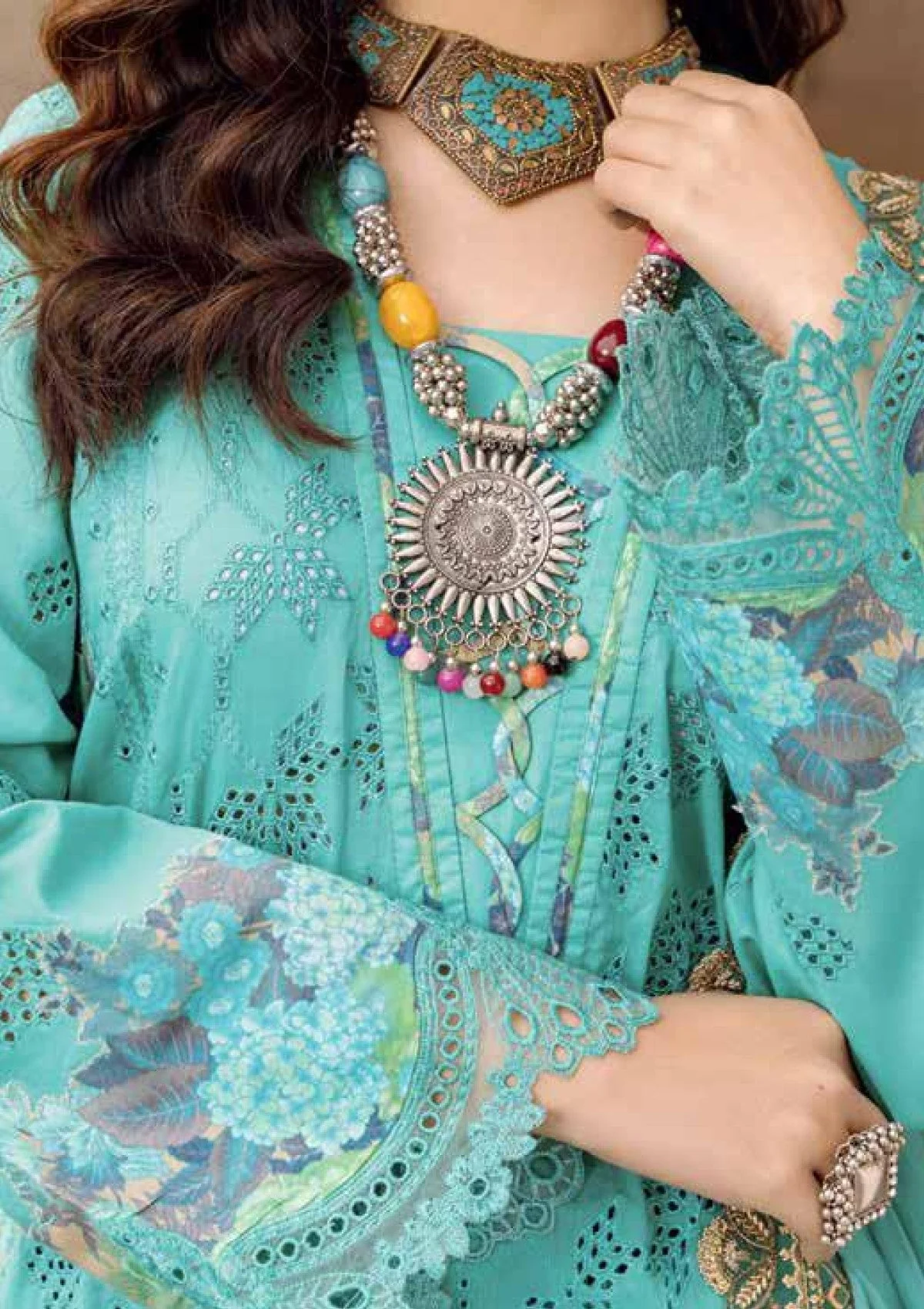 Andaaz Luxury Lawn Vol-01 - Image 3