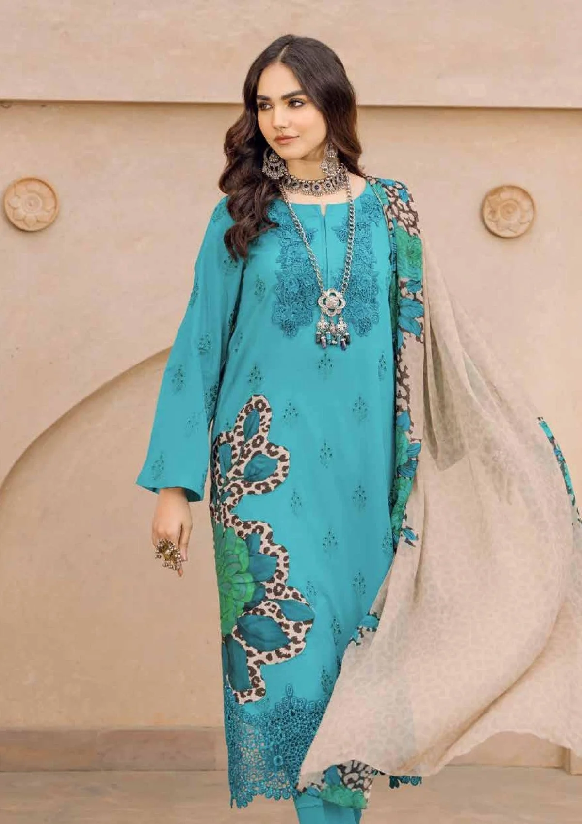 Andaaz Luxury Lawn Vol-01 - Image 4