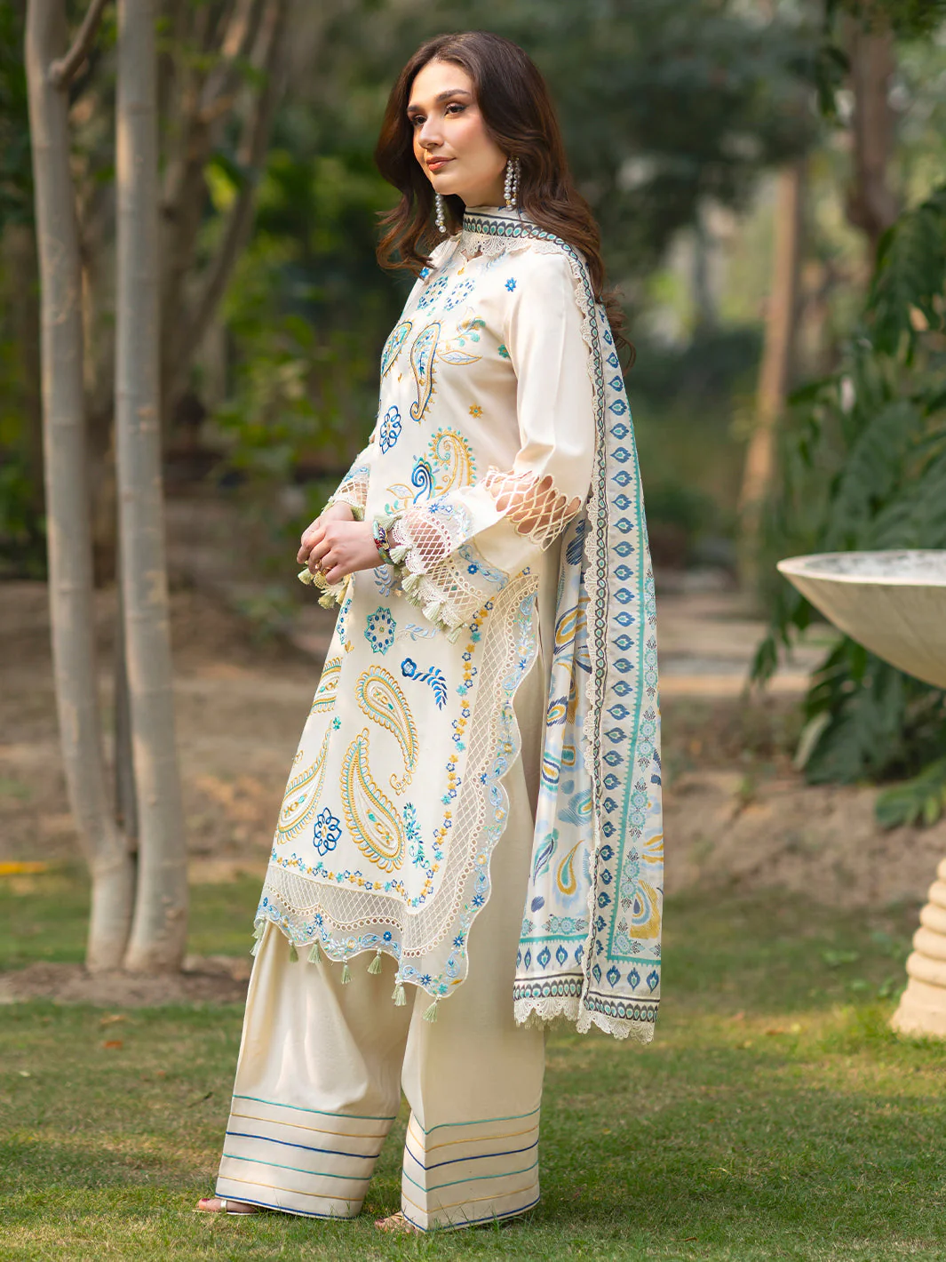 Angan Embroidered Lawn - Image 5