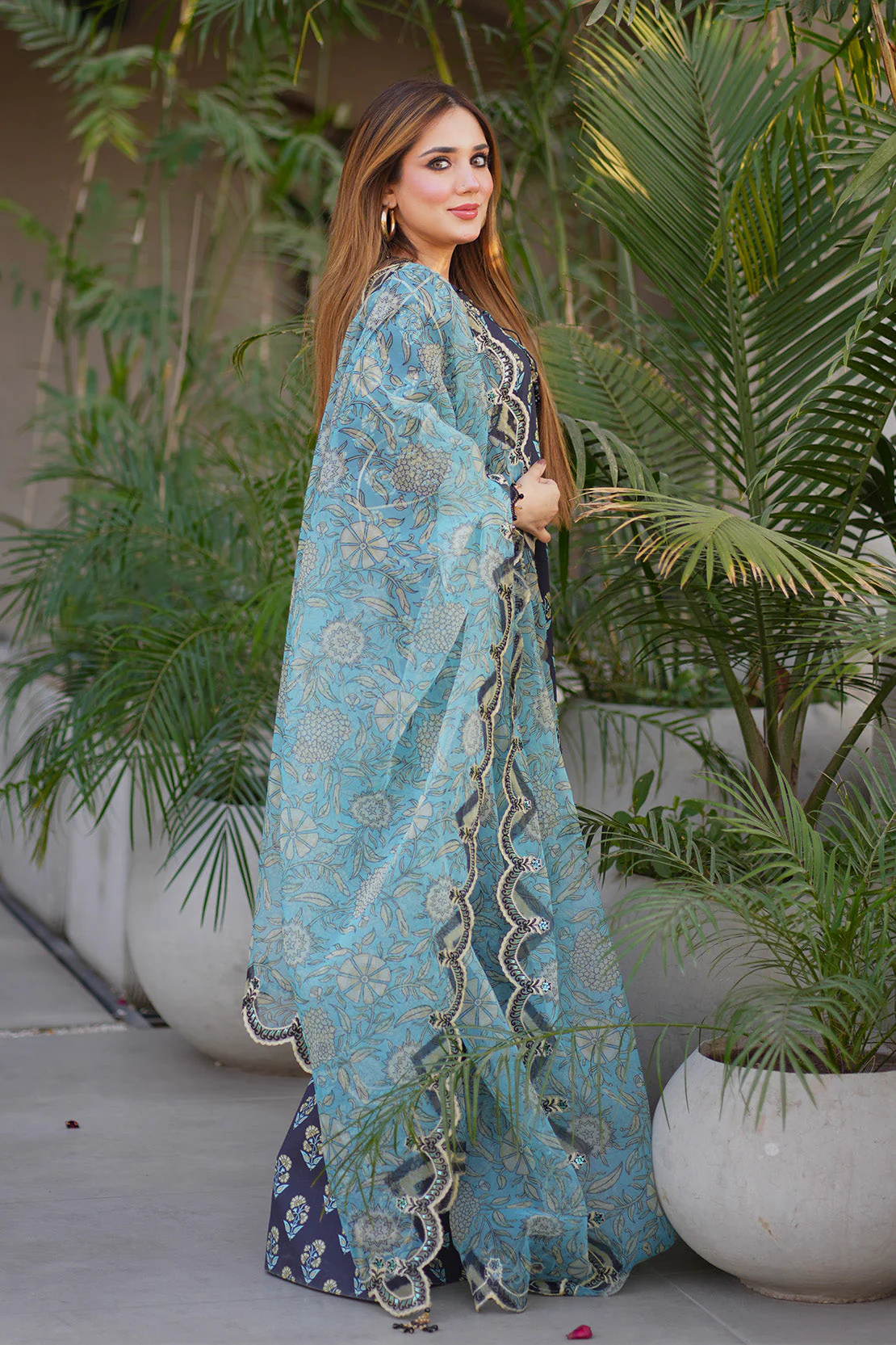 Embroidered - 3 Pc Lawn Suit - Image 4