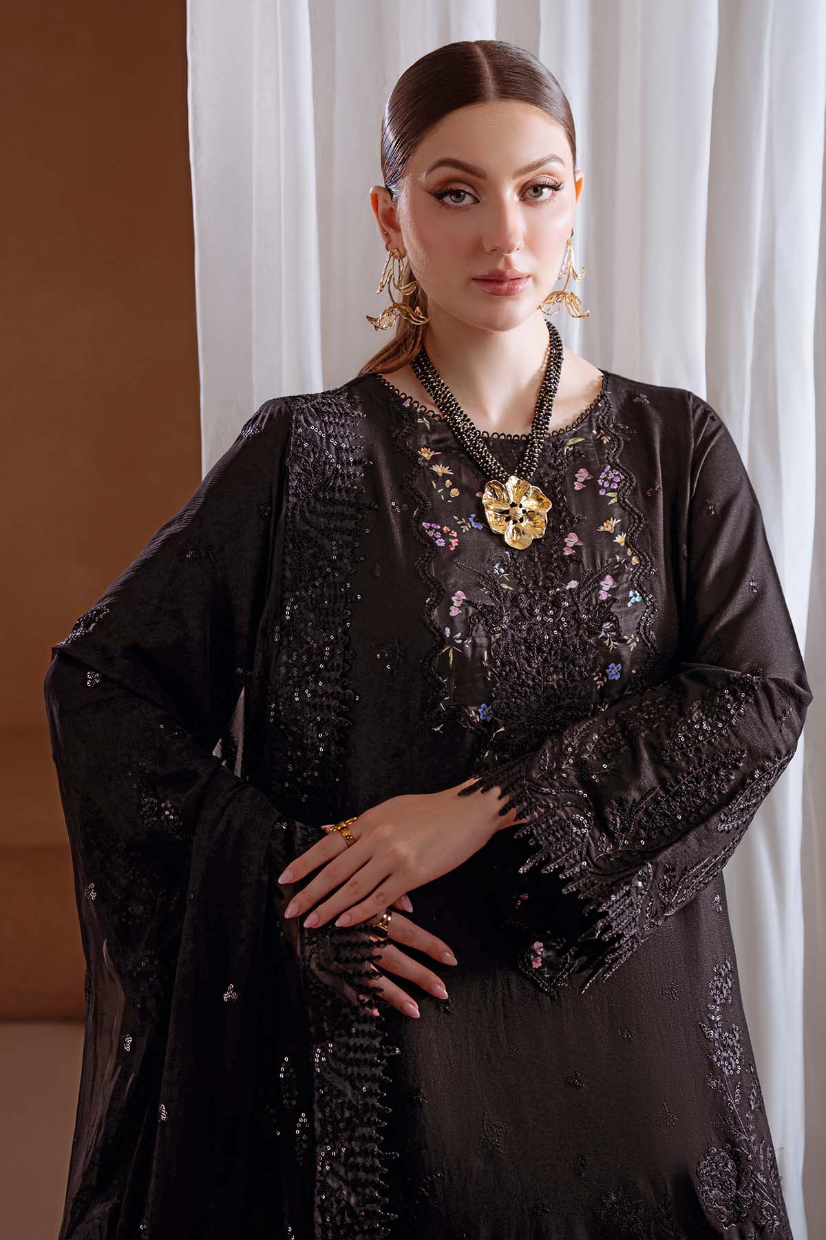 Embroidered Karandi 3 pc - Image 3