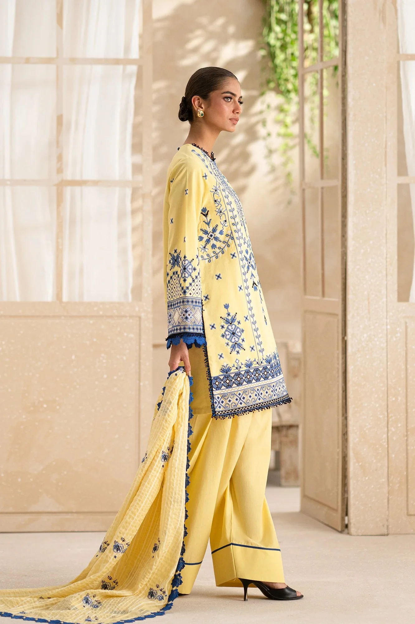 EMBROIDERED LAWN SUIT - Image 3