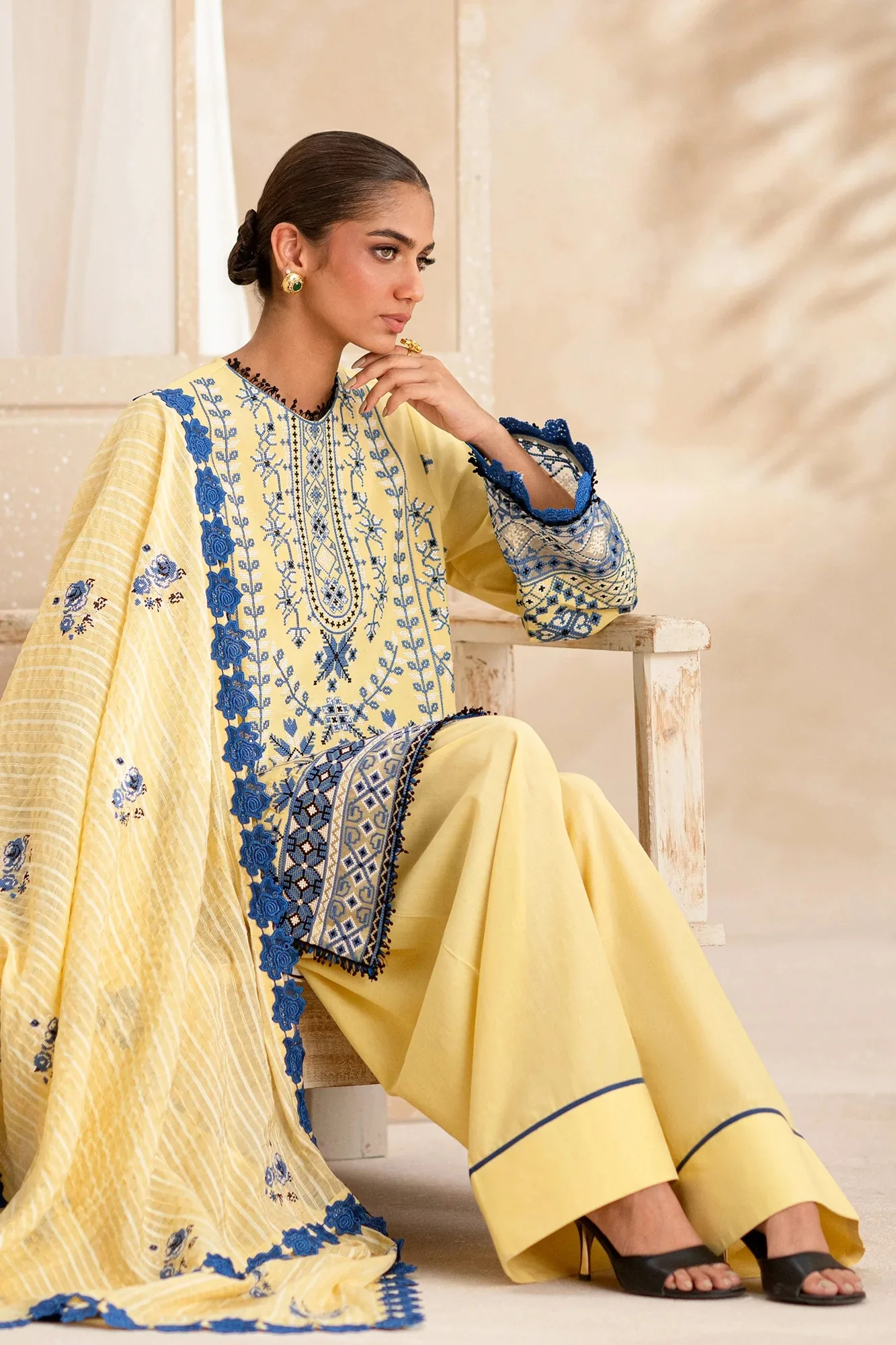 EMBROIDERED LAWN SUIT - Image 5