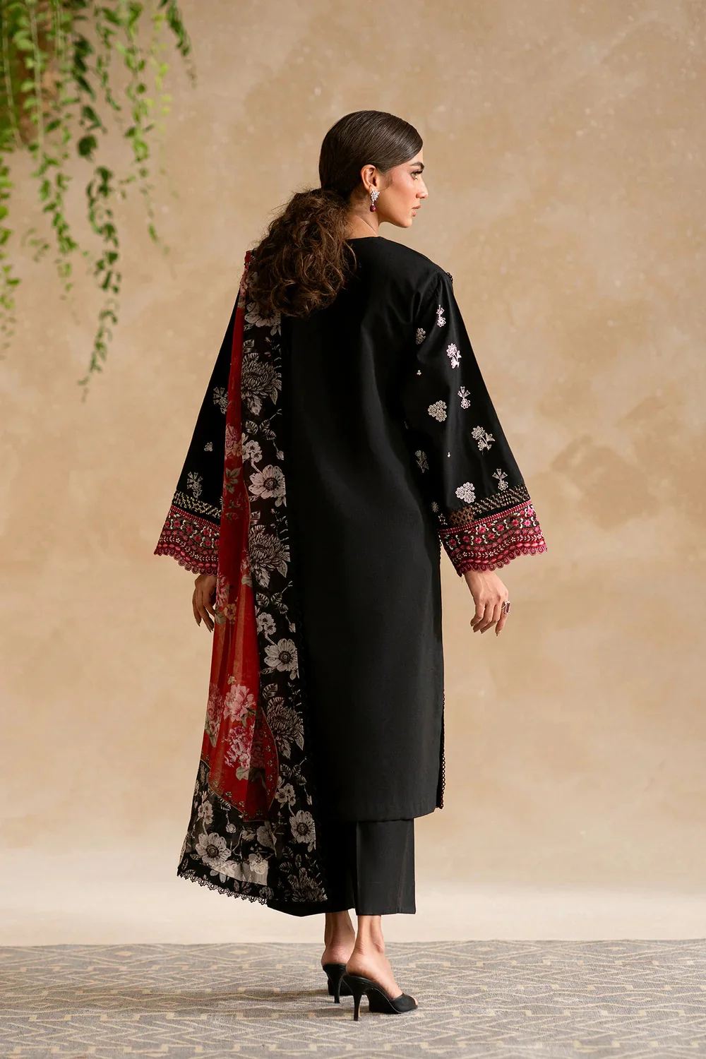 EMBROIDERED LAWN SUIT - Image 2