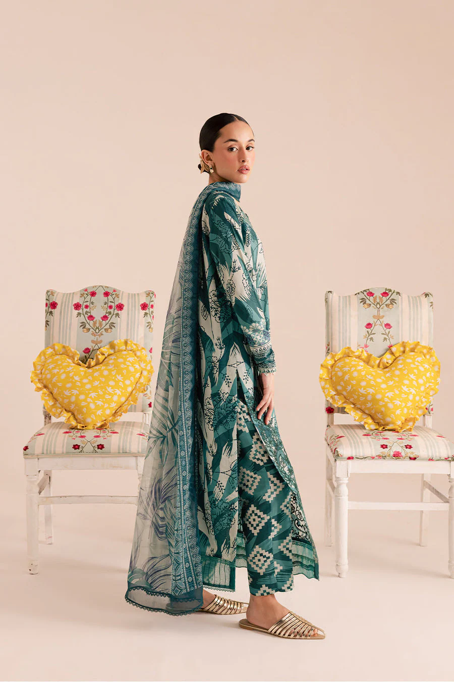 Embroidered lawn 3pc - Image 3
