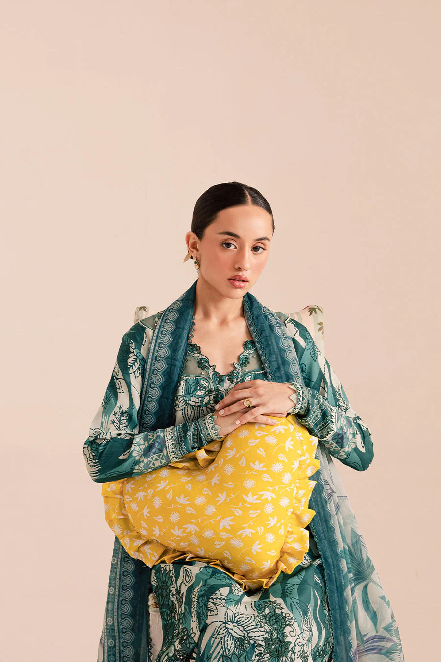 Embroidered lawn 3pc - Image 4