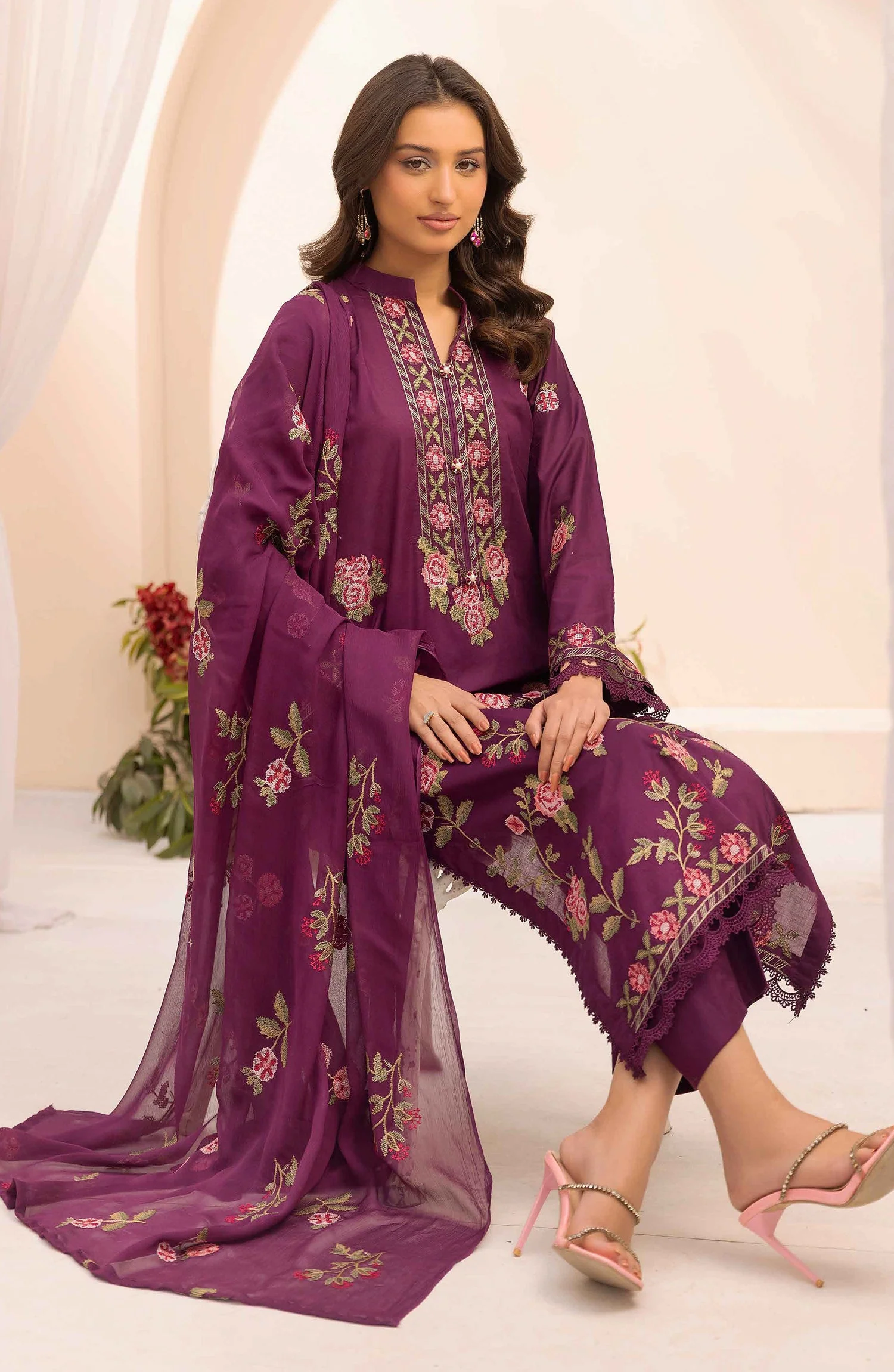 Embroidered Lawn Unstitched 3 Piece Suit - Image 4