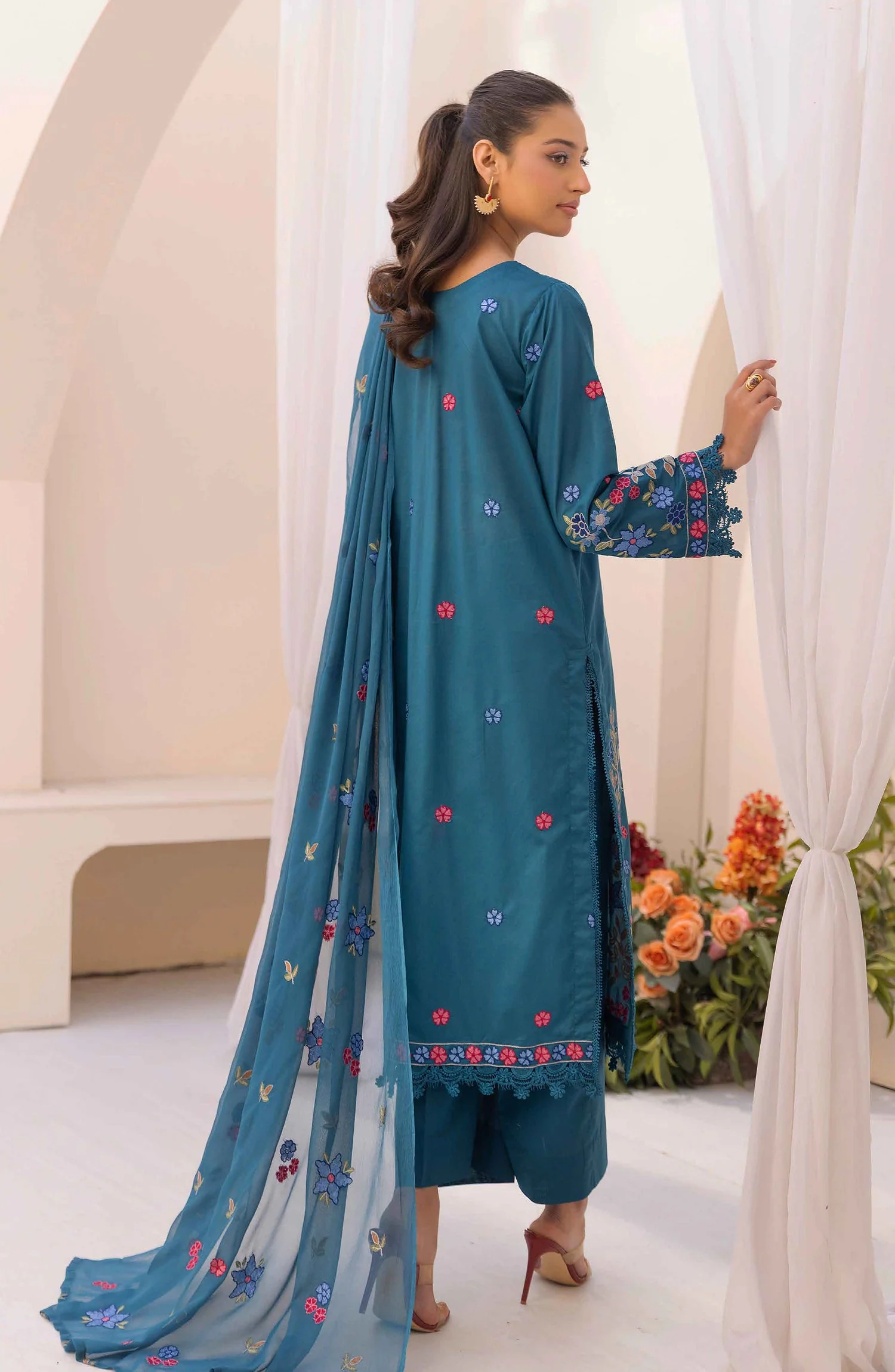 Embroidered Lawn Unstitched 3 Piece Suit - Image 2