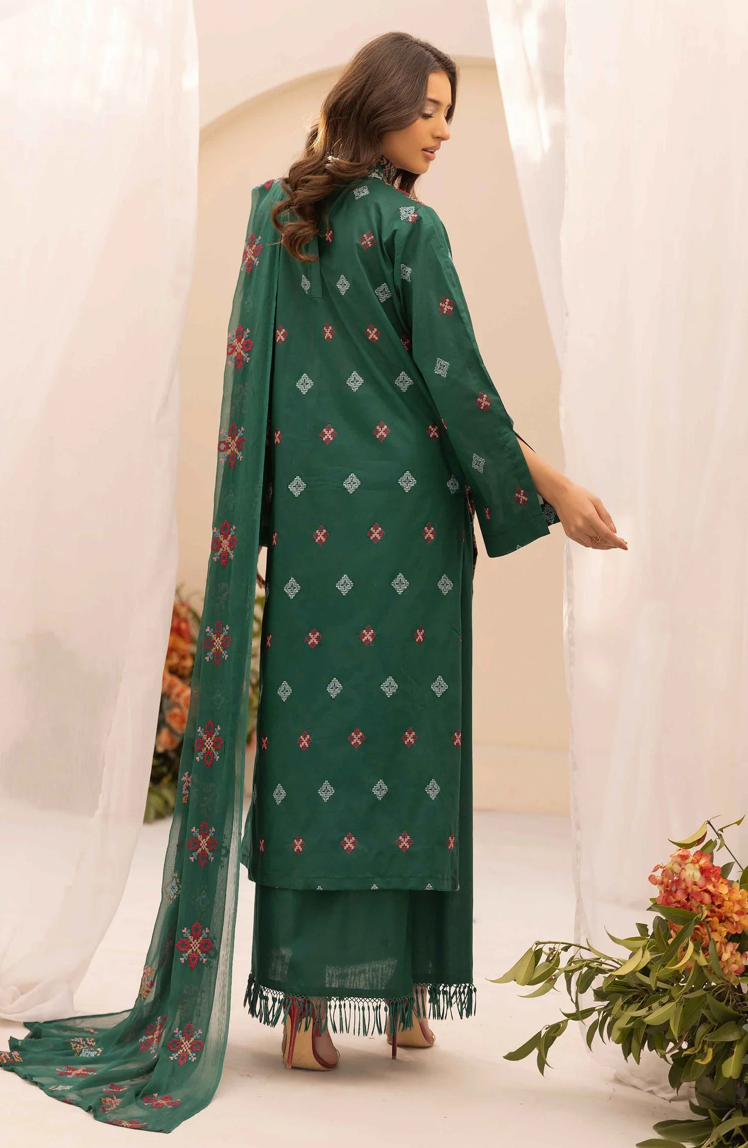 Embroidered Lawn Unstitched 3 Piece Suit - Image 2
