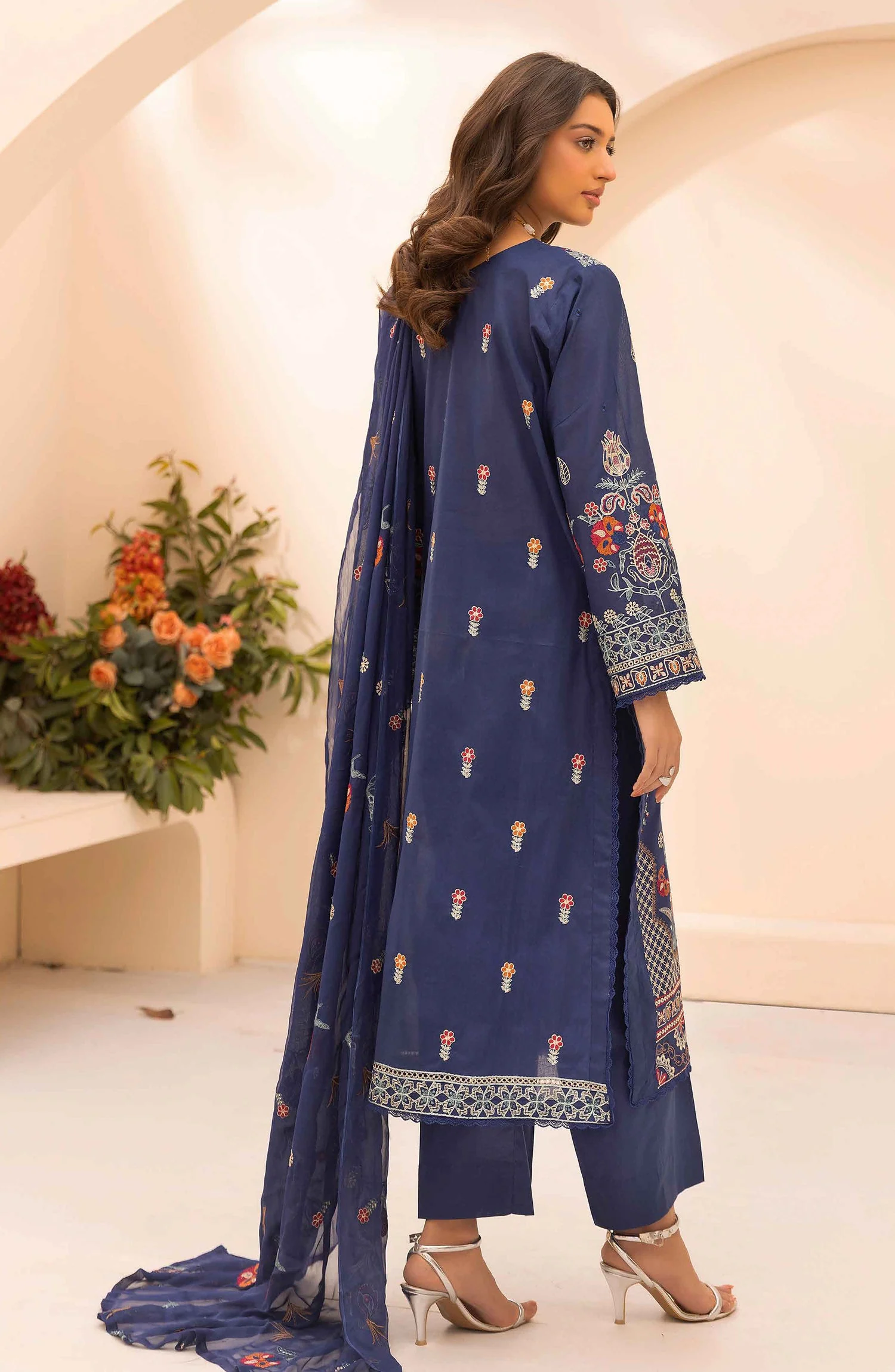Embroidered Lawn Unstitched 3 Piece Suit - Image 2
