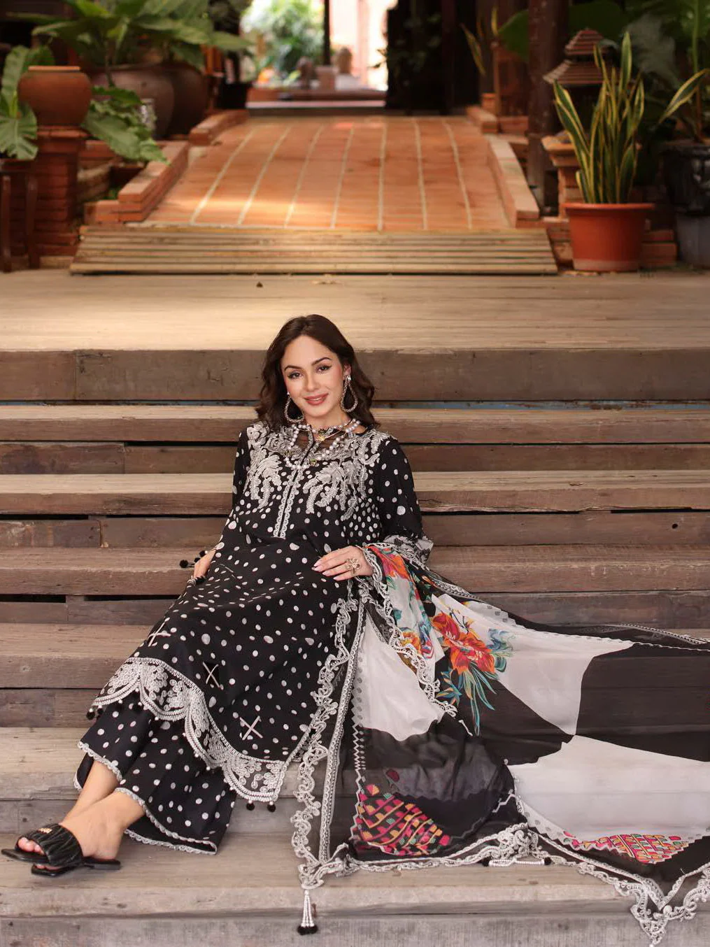 Embroidered Lawn Unstitched 3Pc Suit - Image 3