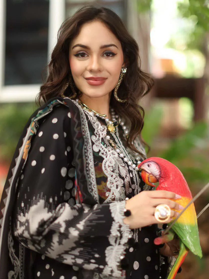 Embroidered Lawn Unstitched 3Pc Suit - Image 4