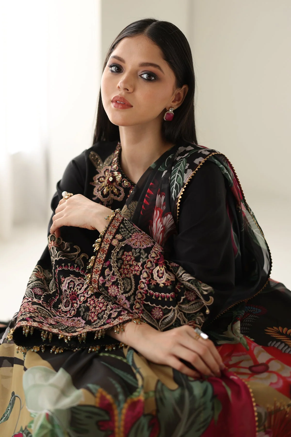 EMBROIDERED SILK - Image 3