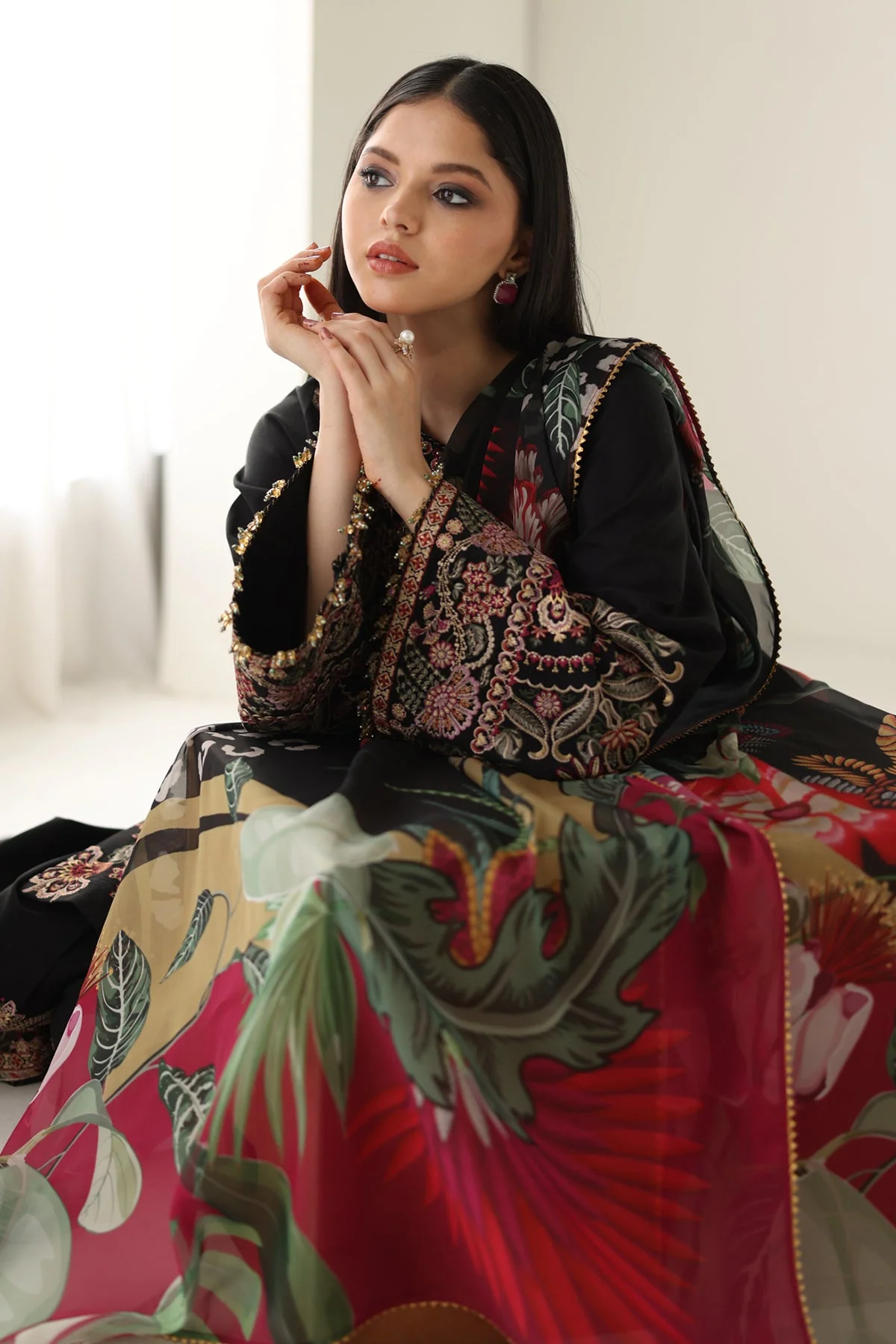 EMBROIDERED SILK - Image 5