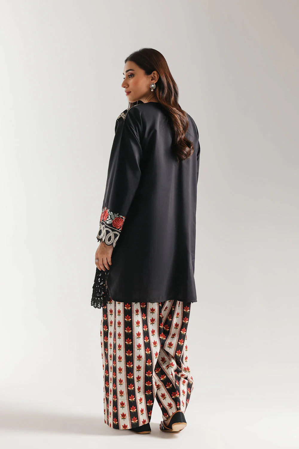 EMBROIDERED SUIT - Image 2