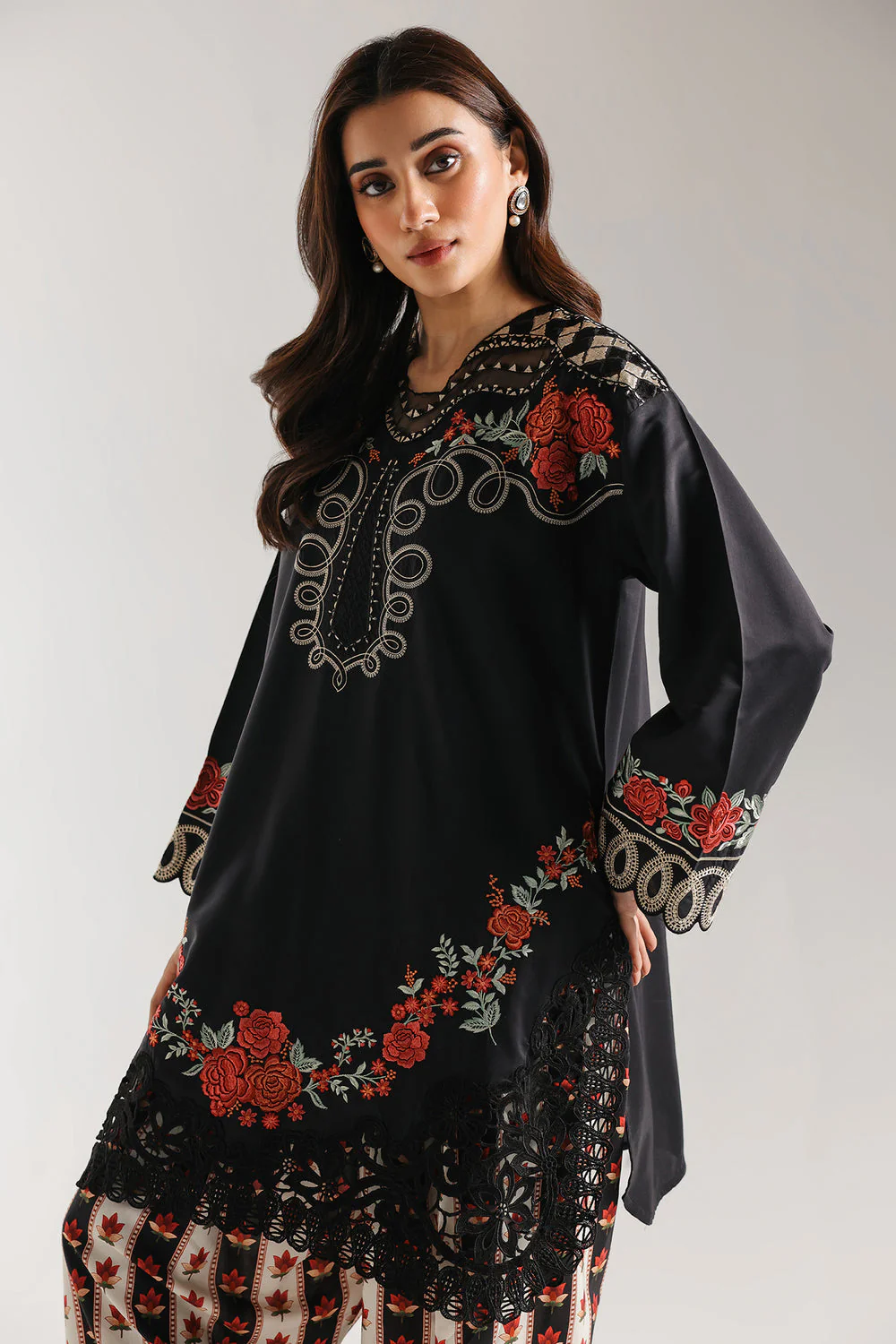 EMBROIDERED SUIT - Image 4