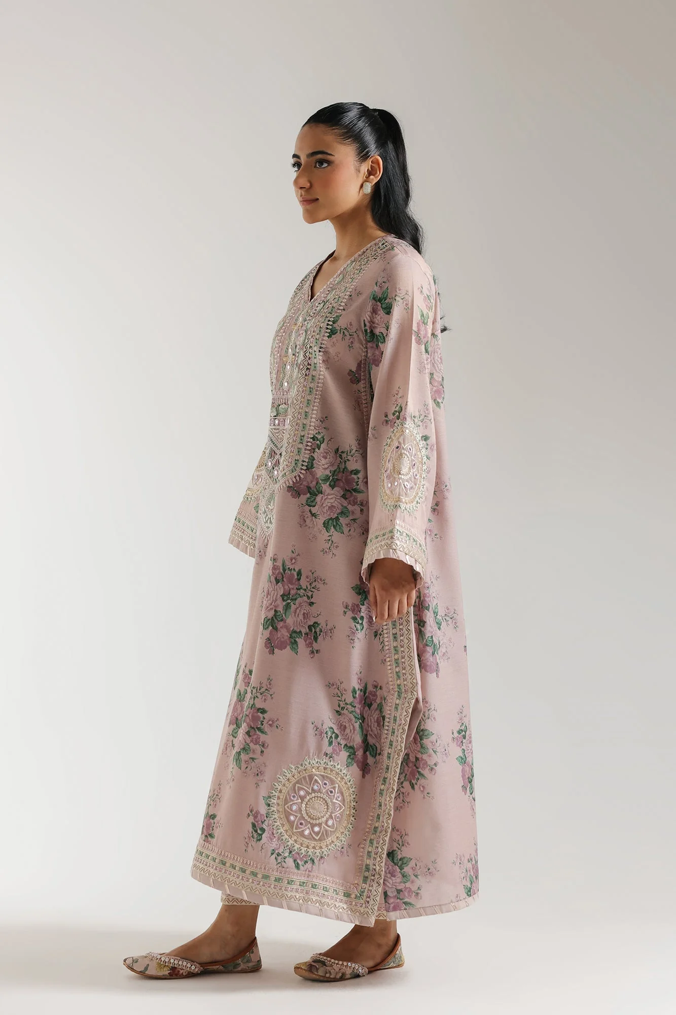 EMBROIDERED SUIT - Image 3