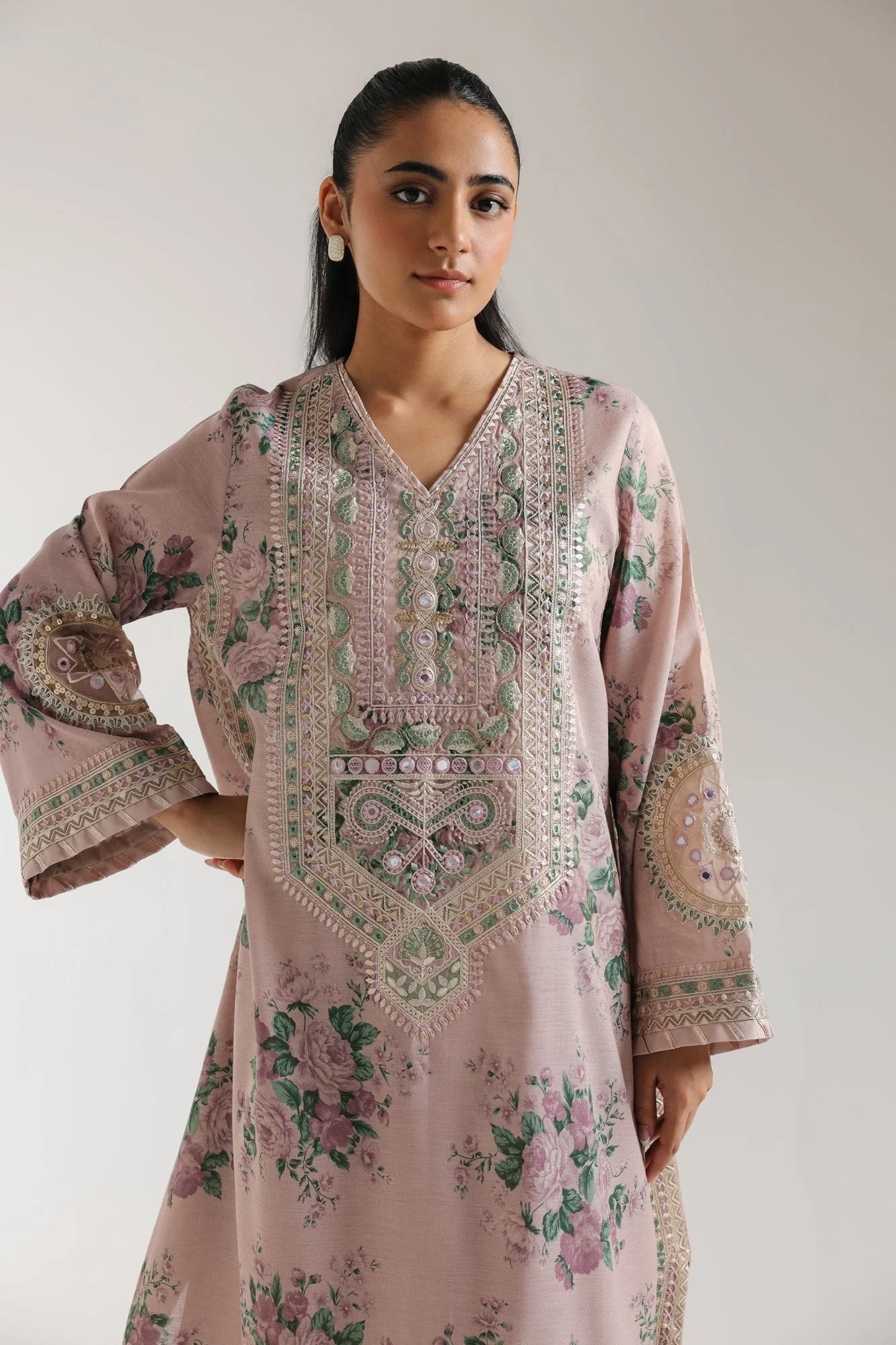 EMBROIDERED SUIT - Image 4