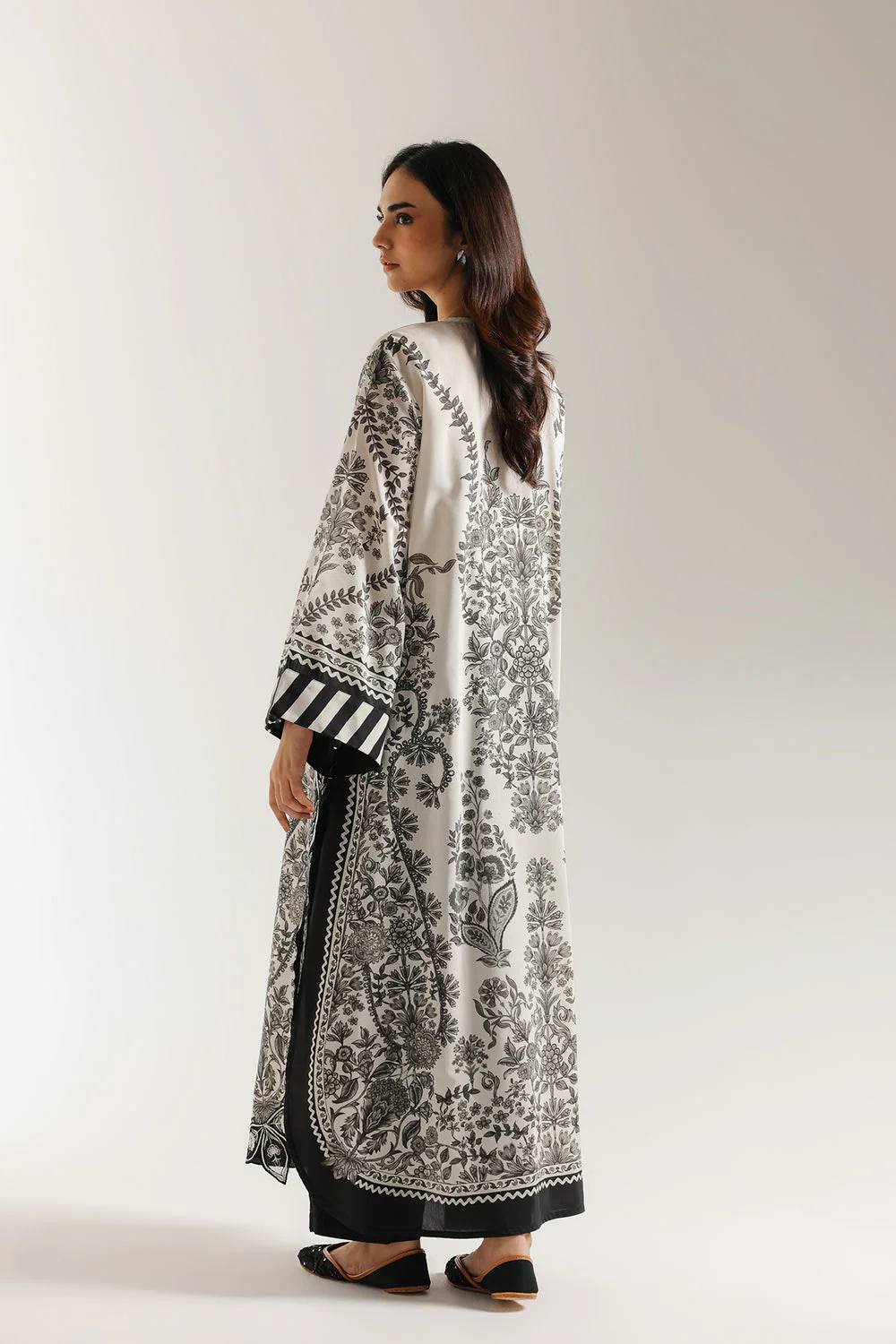 EMBROIDERED SUIT - Image 2
