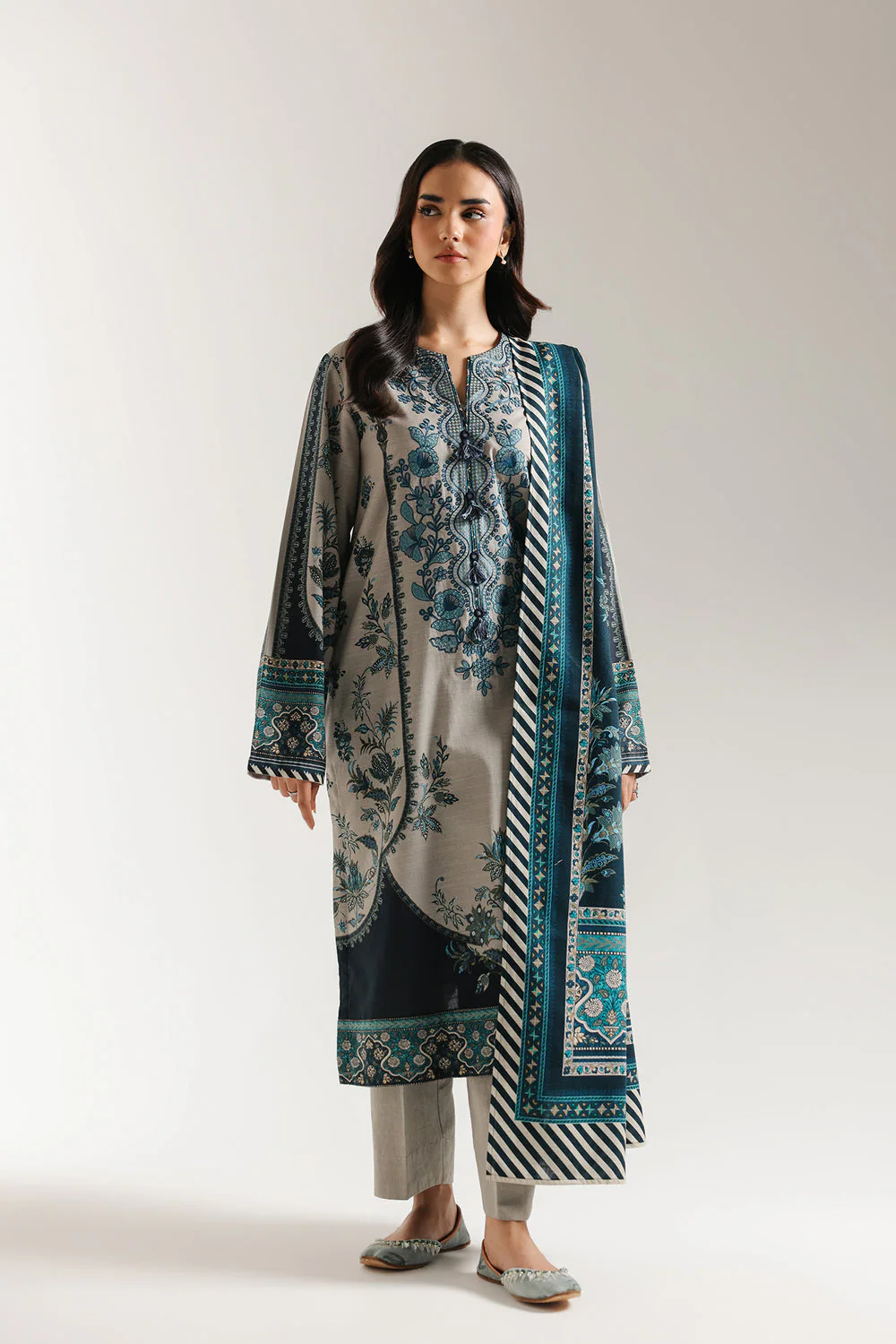 EMBROIDERED SUIT