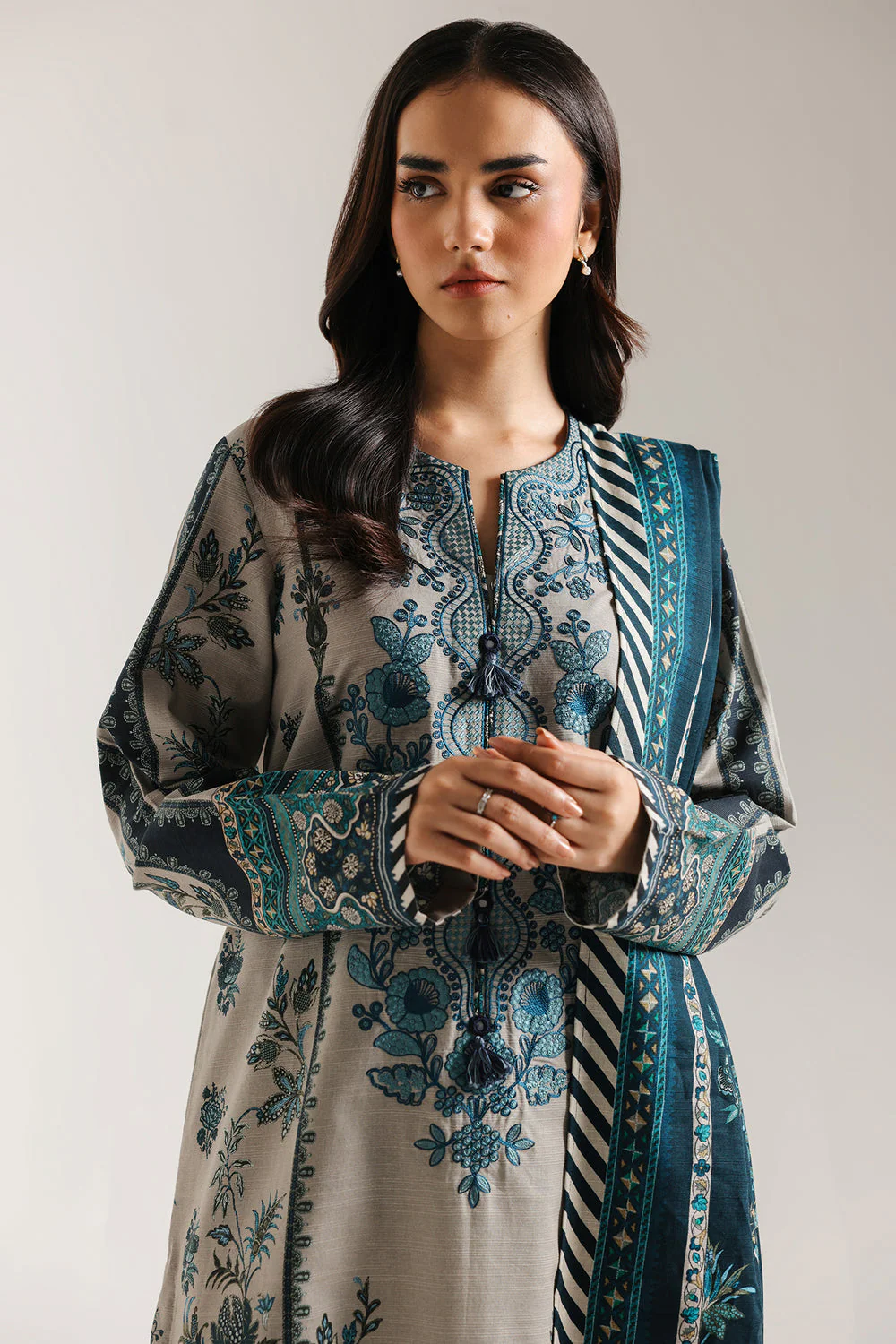 EMBROIDERED SUIT - Image 3