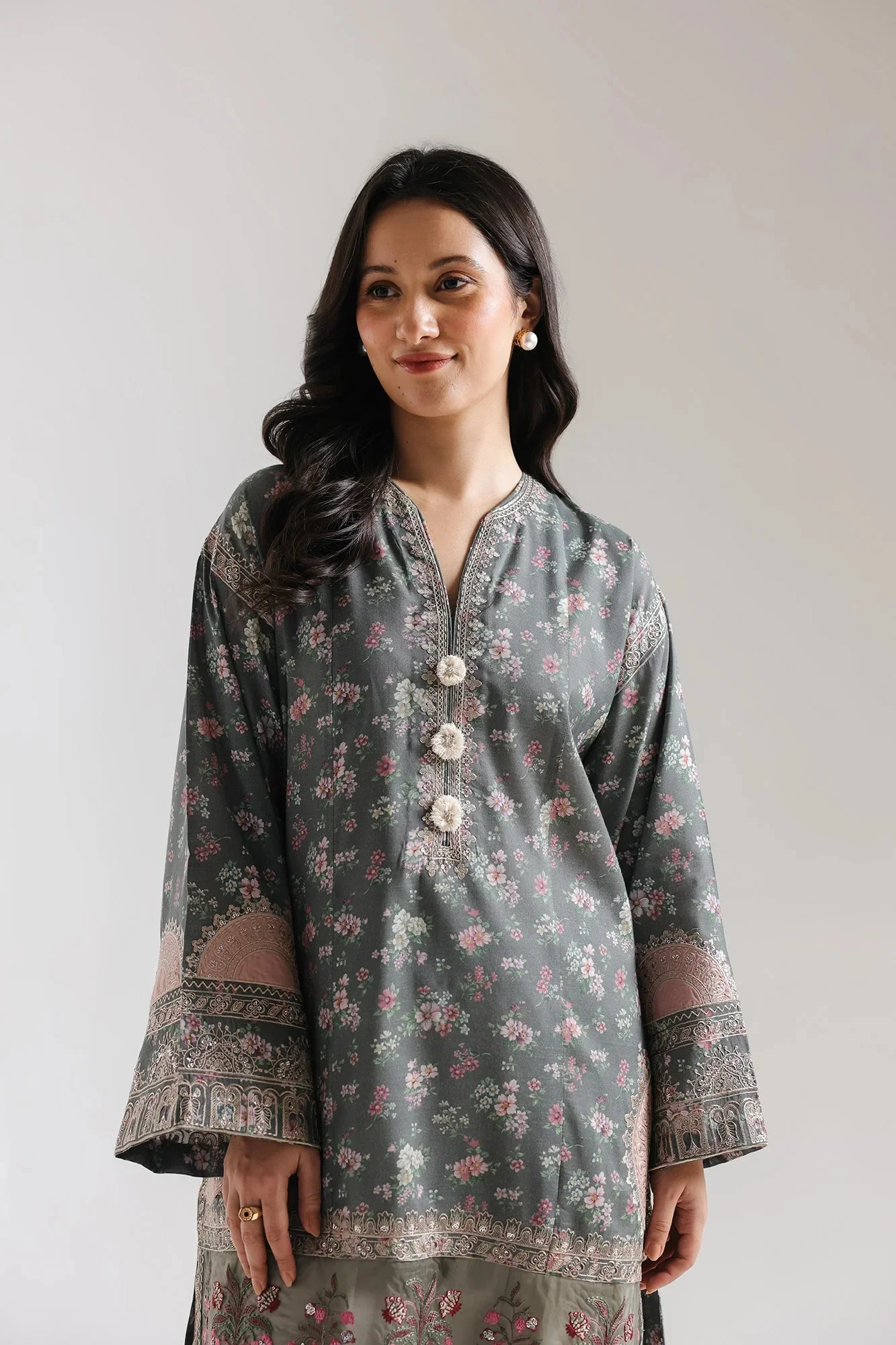 EMBROIDERED SUIT - Image 3