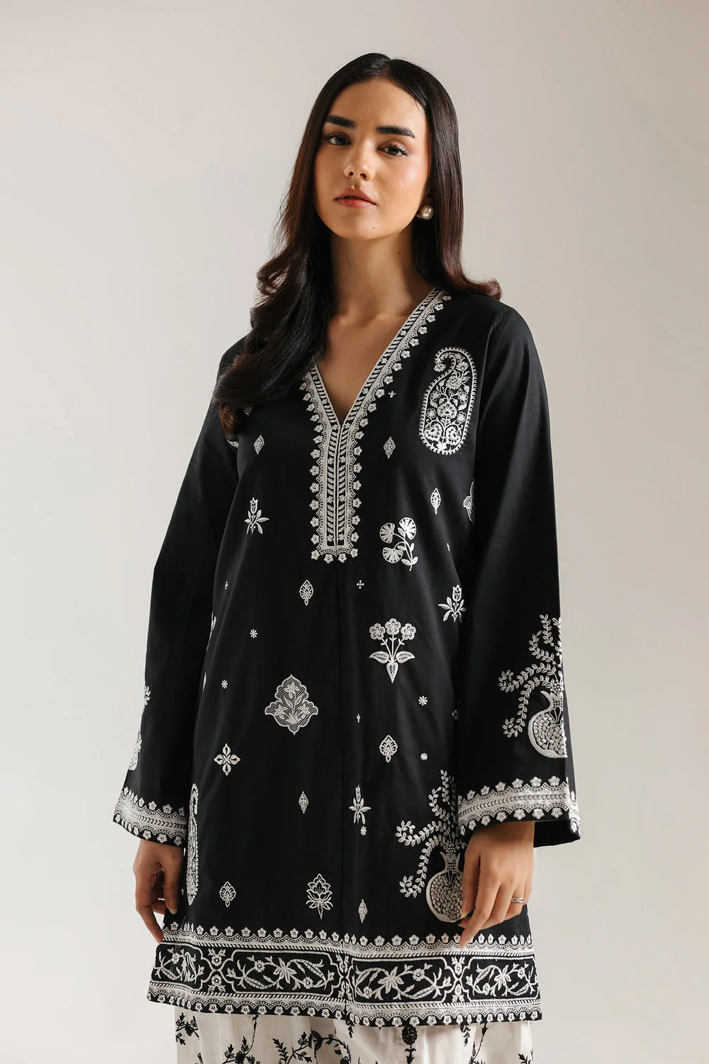 EMBROIDERED SUIT - Image 4