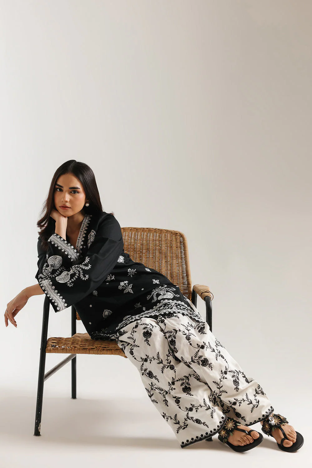 EMBROIDERED SUIT - Image 5