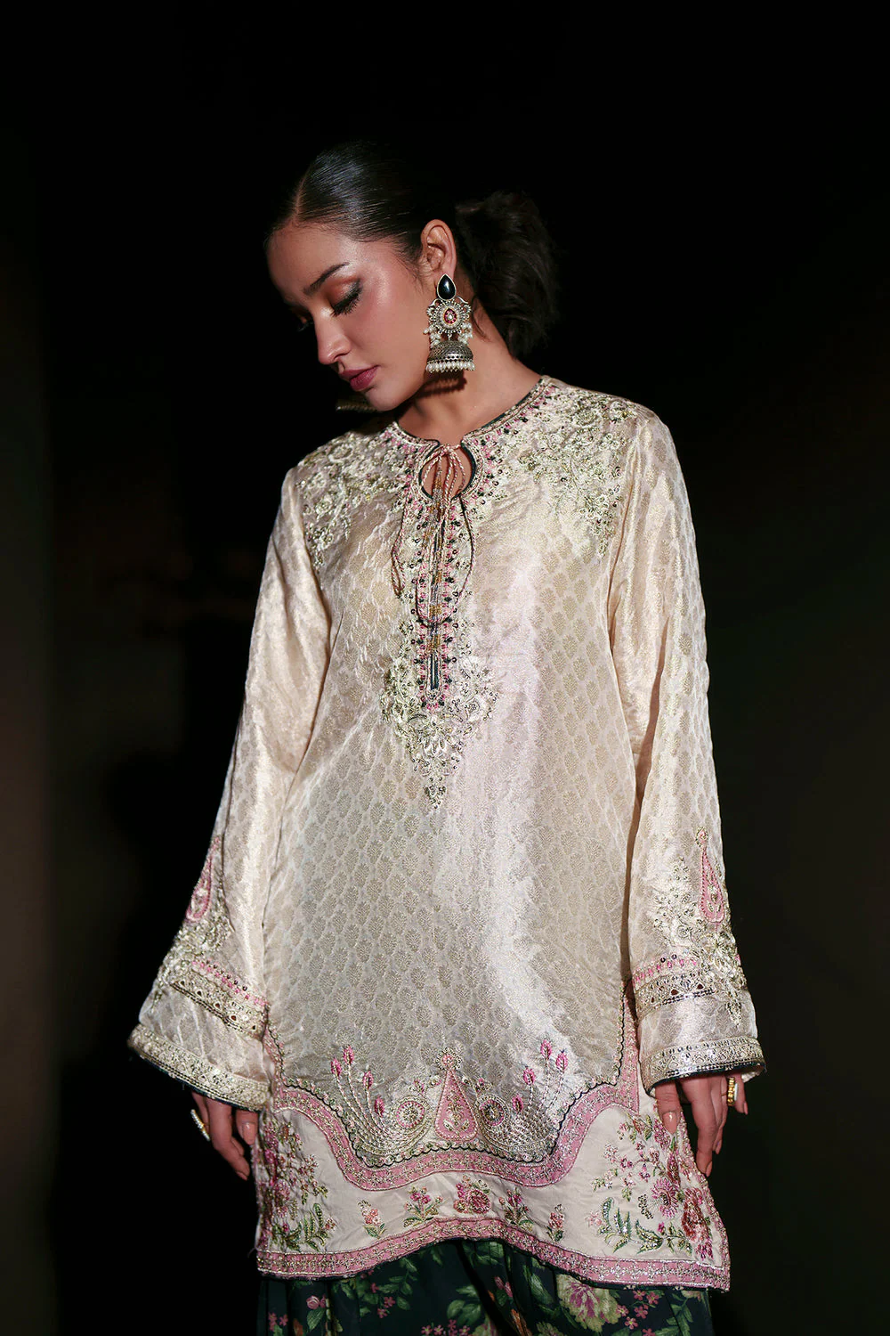 EMBROIDERED SUIT - Image 3