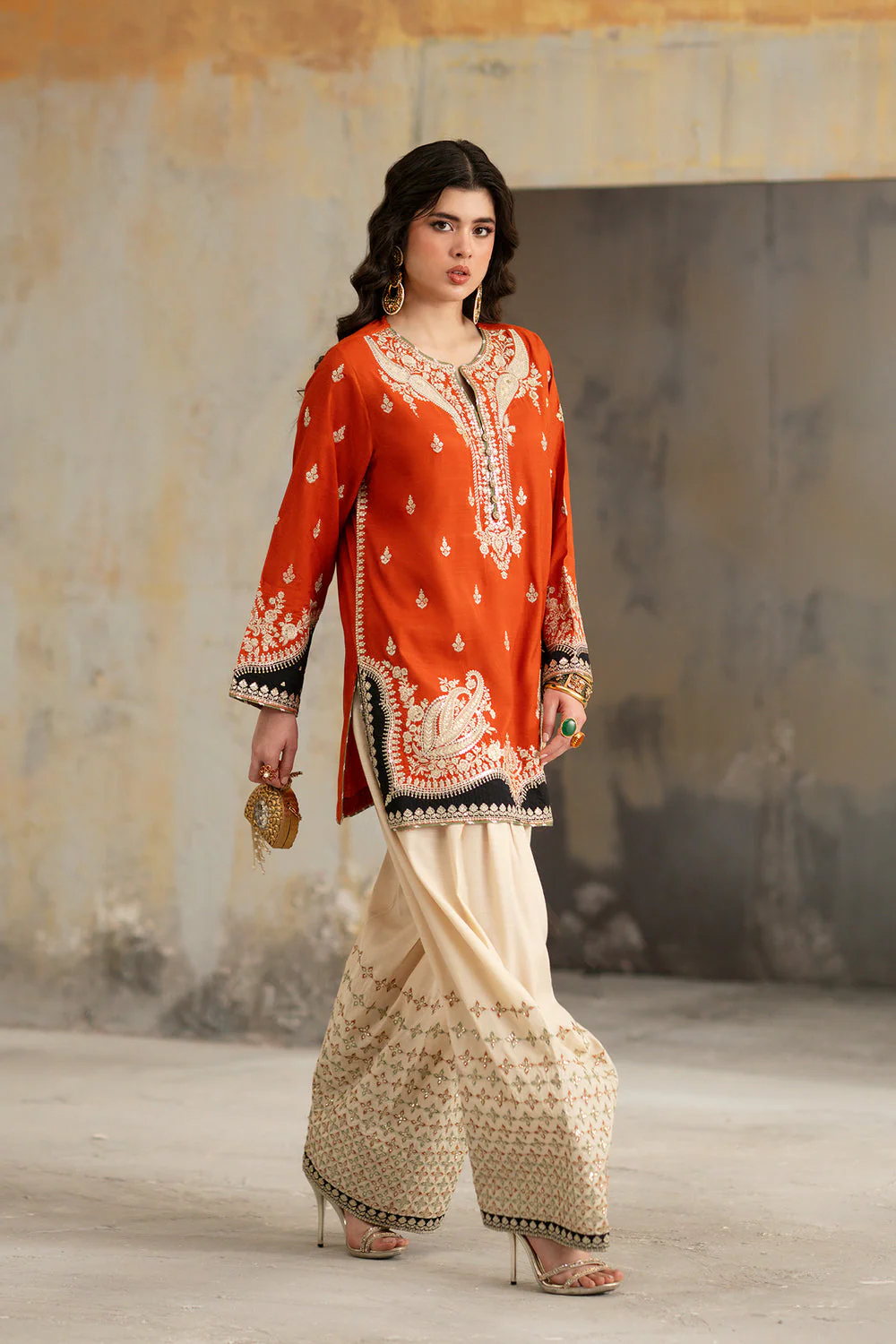 EMBROIDERED SUIT - Image 4
