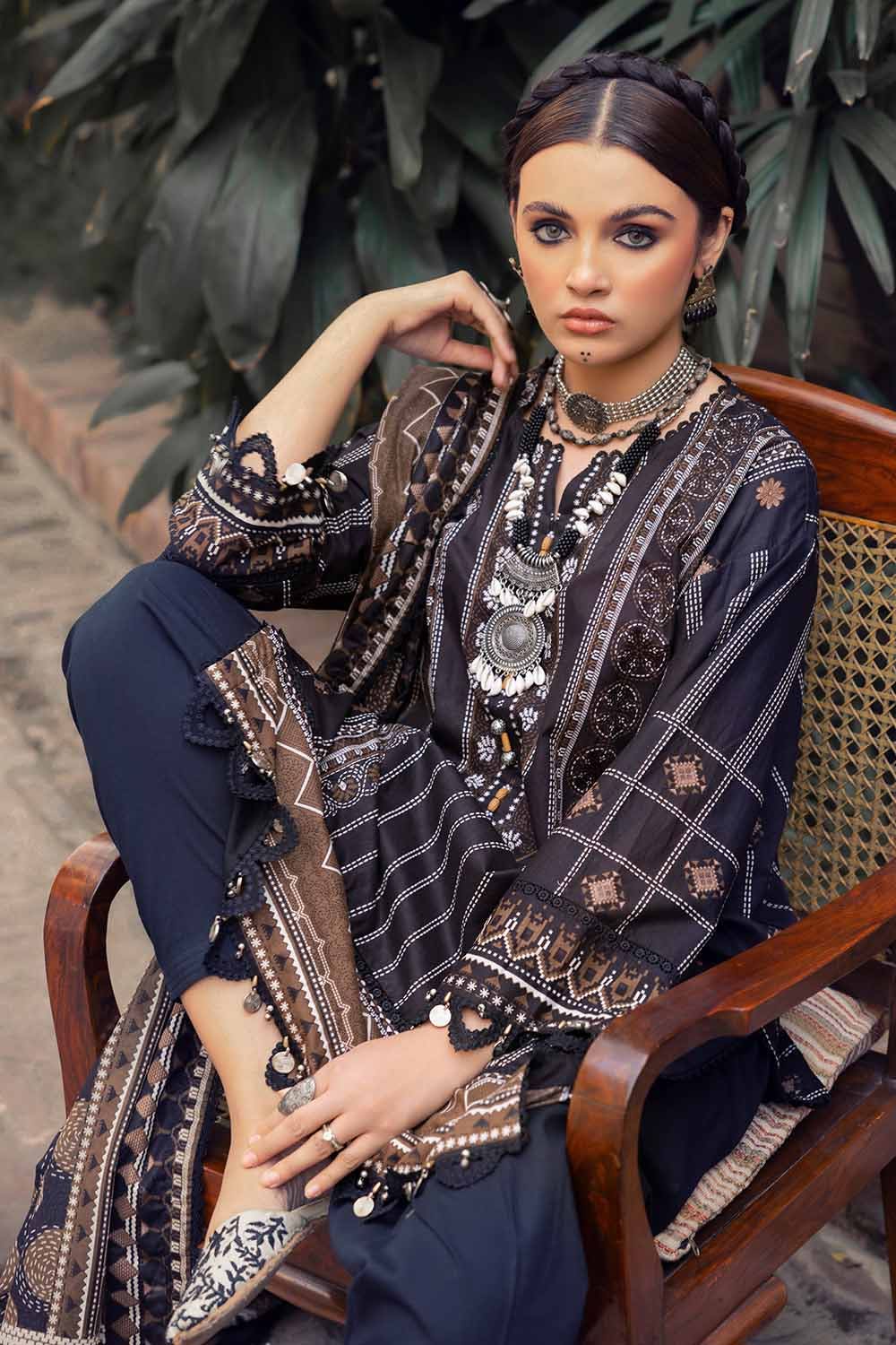 Gul Ahmed 3 Piece Unstitched Printed Lawn Suit CL-42214 - Image 5