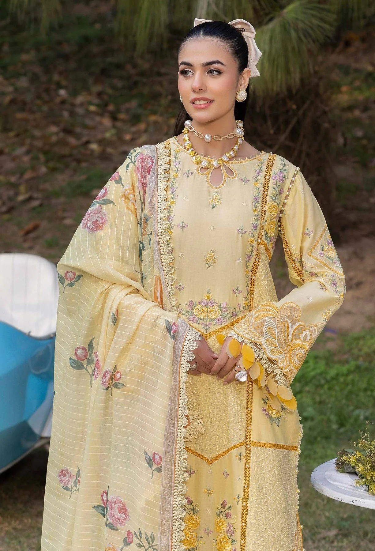 Gull Rukh Lawn - Image 3