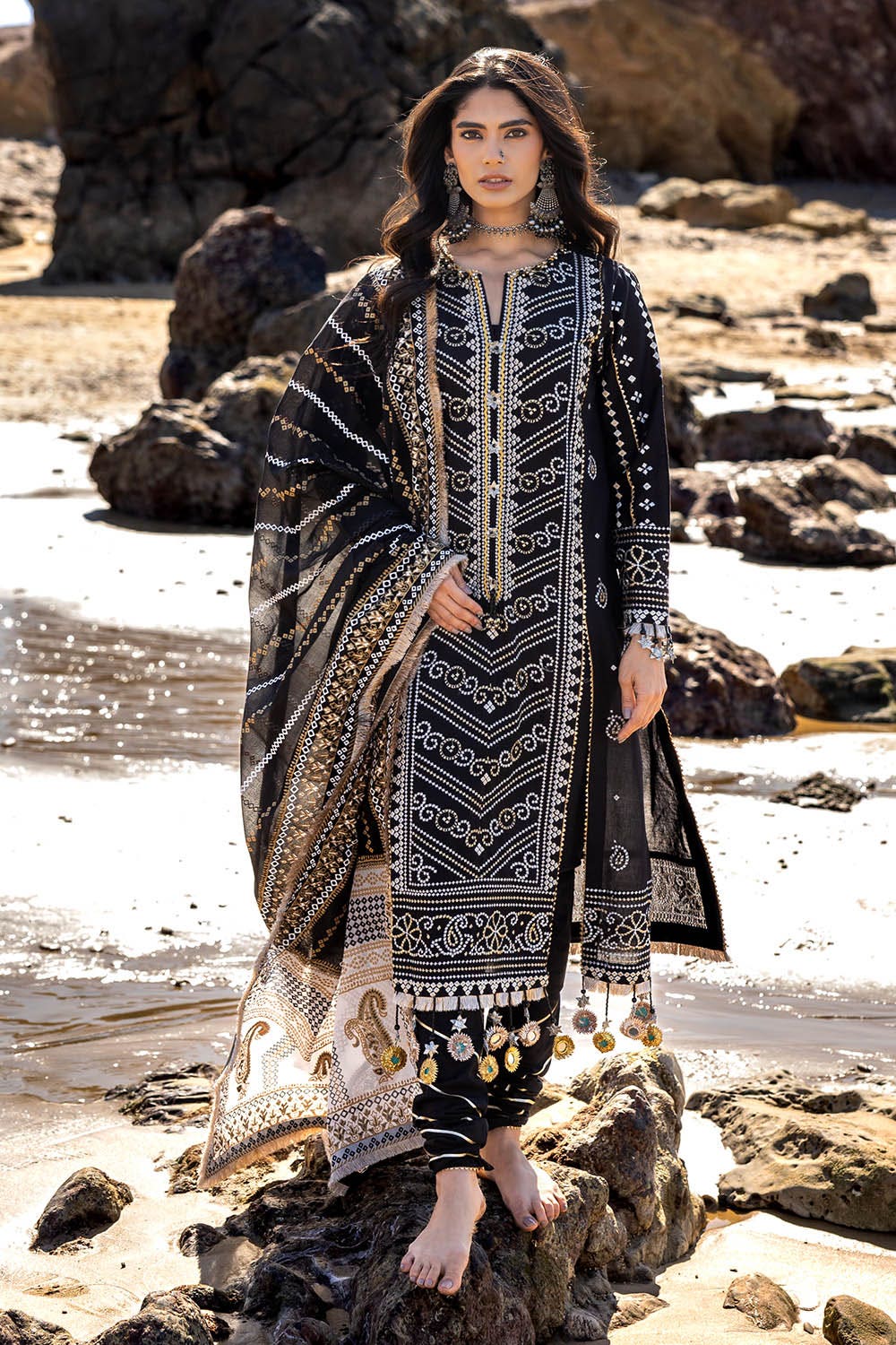 Zari Embroidered Lawn Suit - Image 5