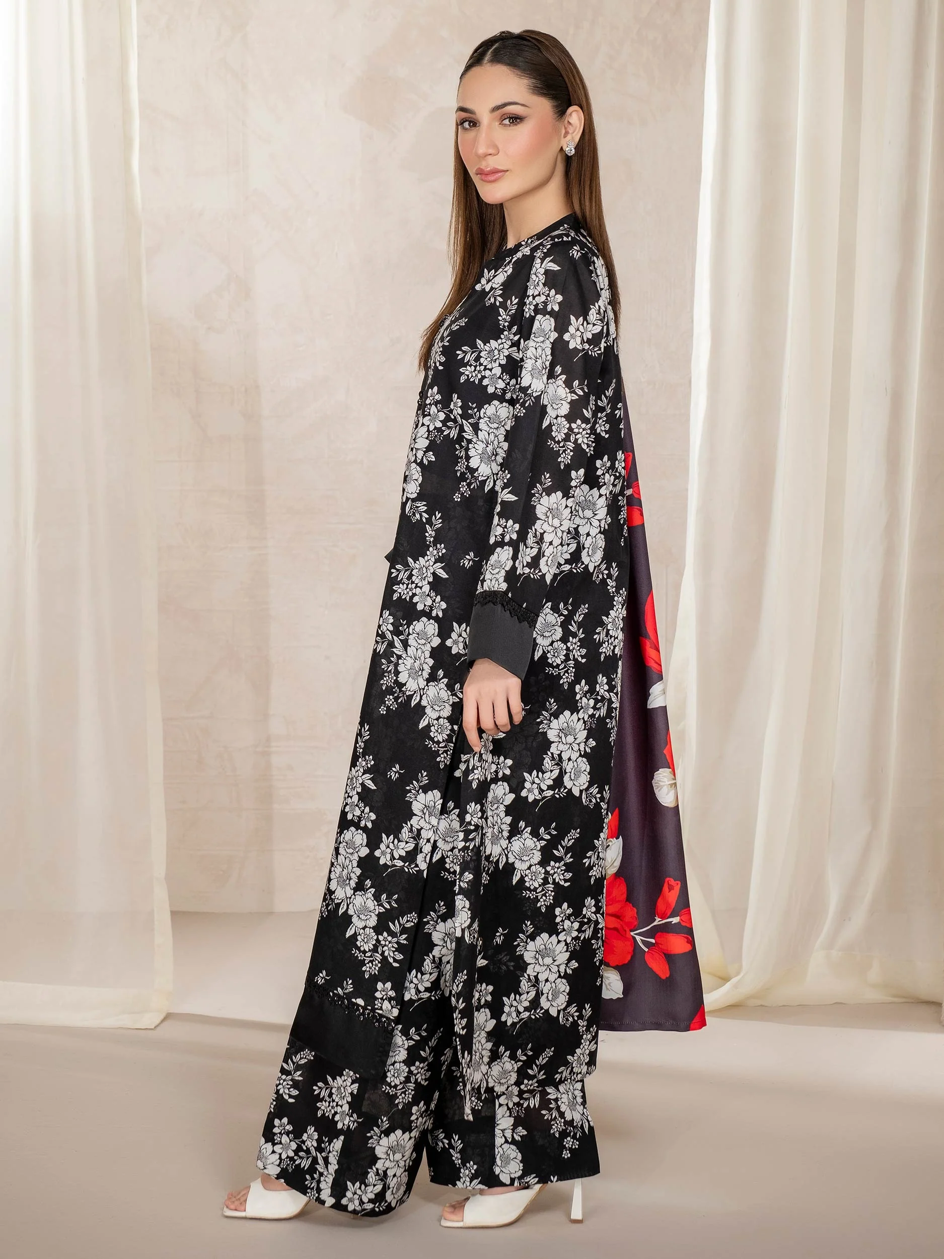 LIMELIGHT UNSTITCHED 3 Piece Printed Khaddar Shirt- U3783SU - Image 3