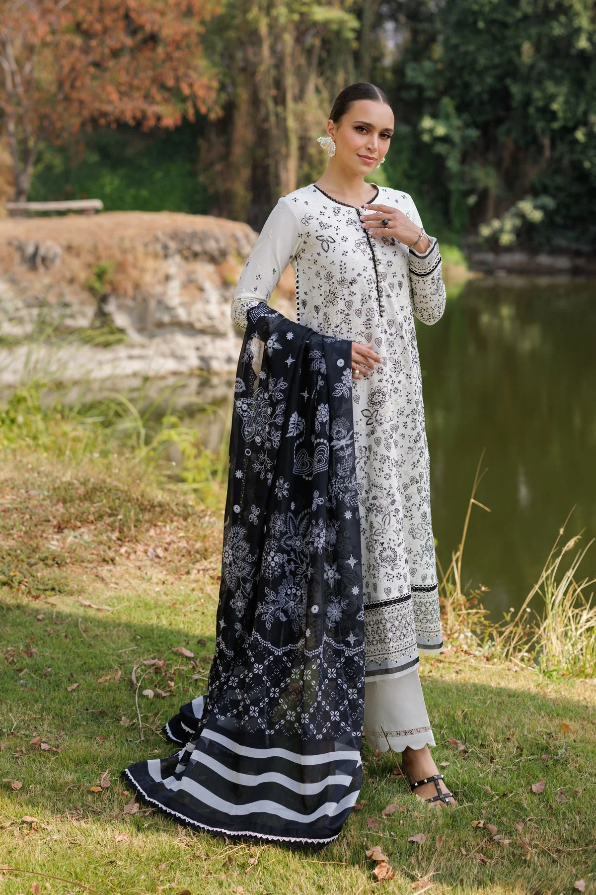 Luxury Lawn - Image 2