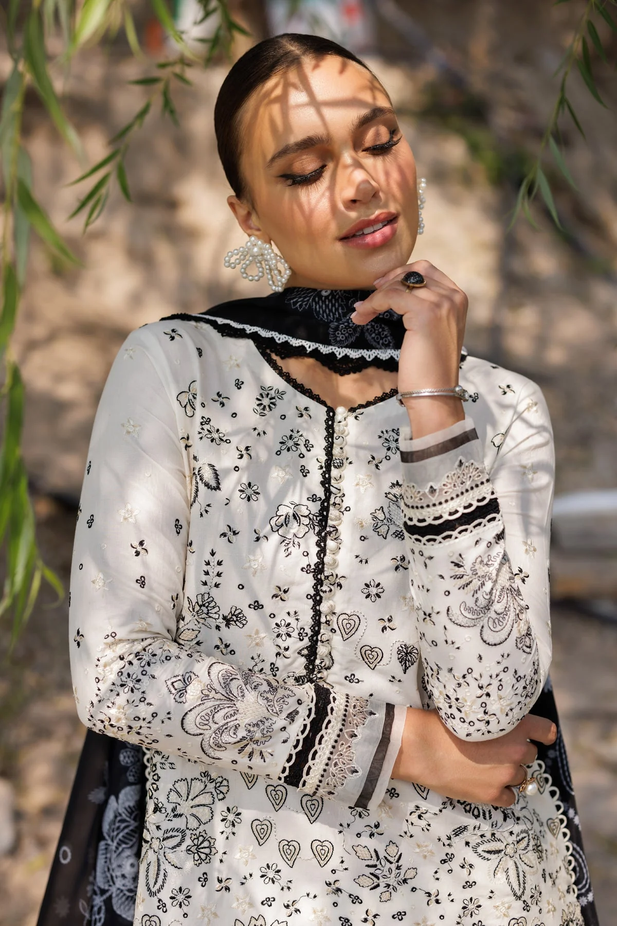 Luxury Lawn - Image 3